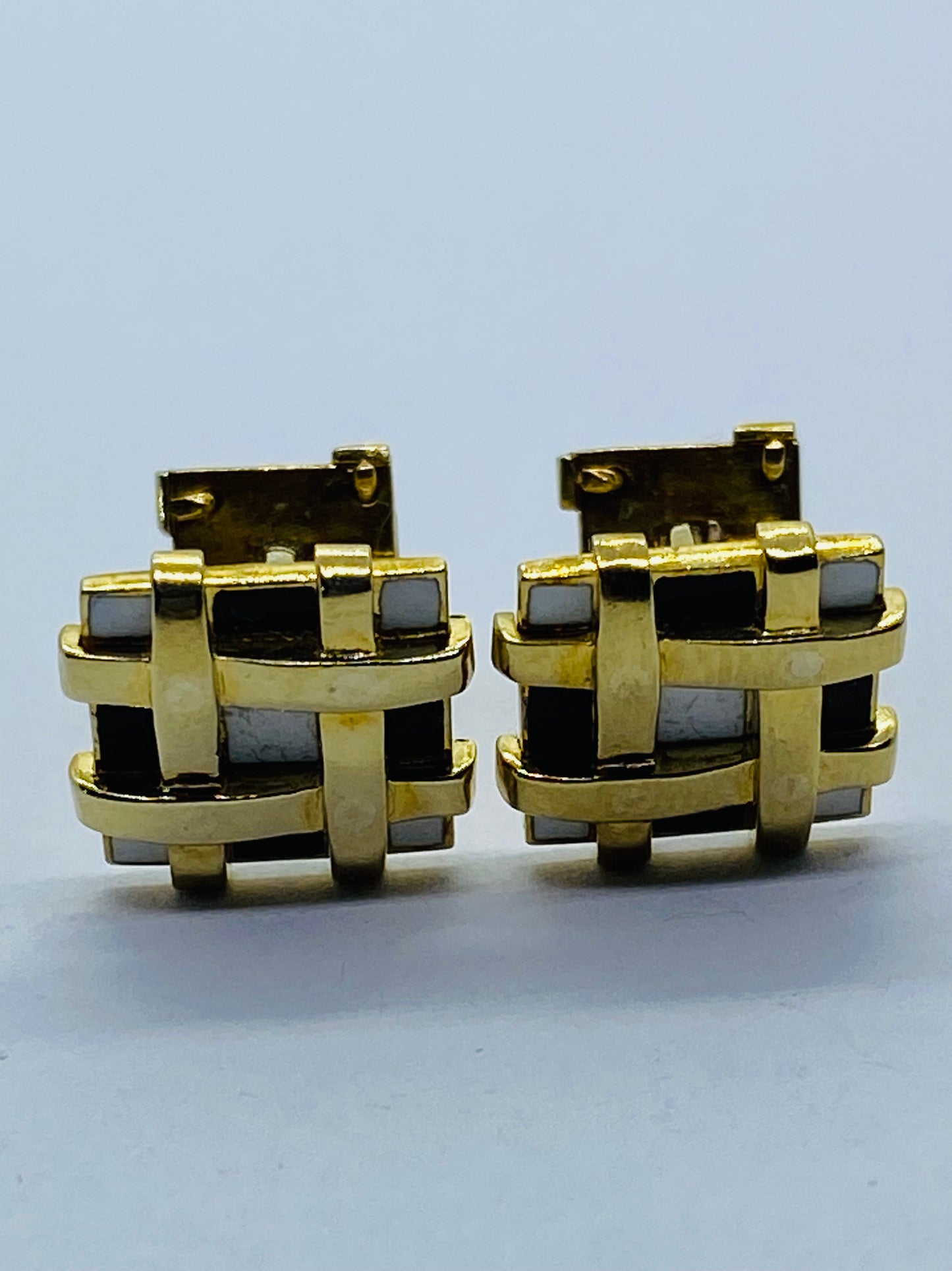 TIFFANY & CO. Schlumberger Yellow Gold Black White Enamel Cuff Links 18K Gold