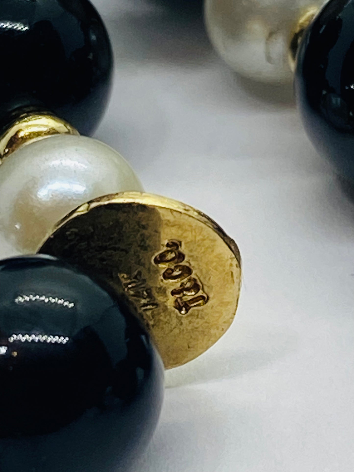 TIFFANY & CO. 585 14K YELLOW GOLD w/ BLACK ONYX & PEARL BEADED NECKLACE, 30 INCH