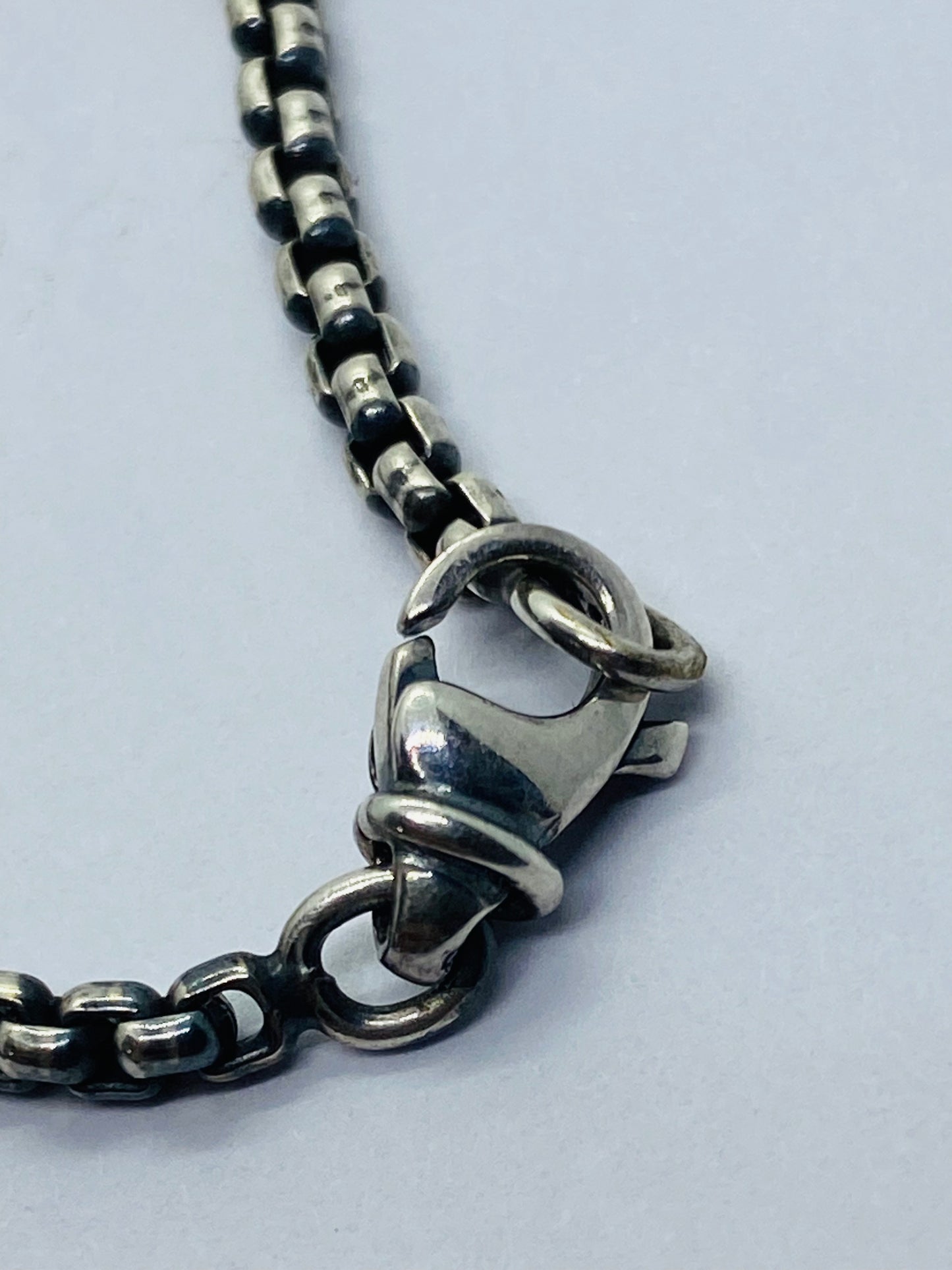 YURMAN 18K GOLD CARVED BLACK ONYX QUATREFOIL NECKLACE WITH 16” BOX CHAIN