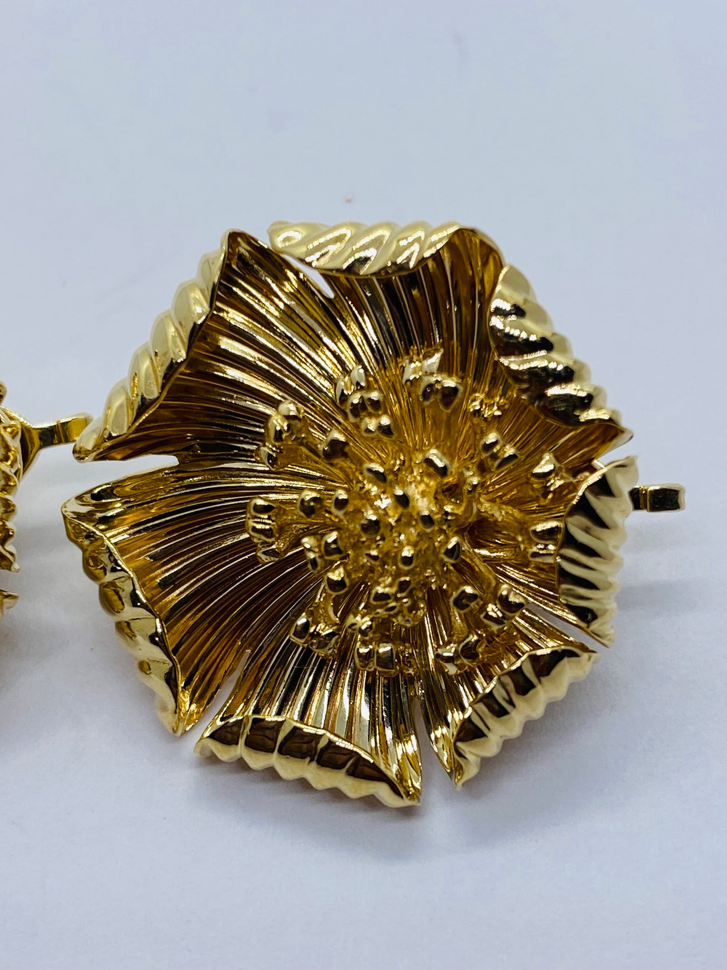 TIFFANY & CO FLOWER 14K YELLOW GOLD EARRINGS MINT 25MM 17.3 Grams