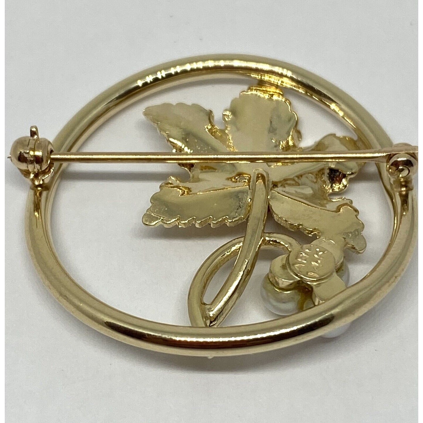Vintage 14K Yellow Gold Maple Leaf Brooch -Ruby,