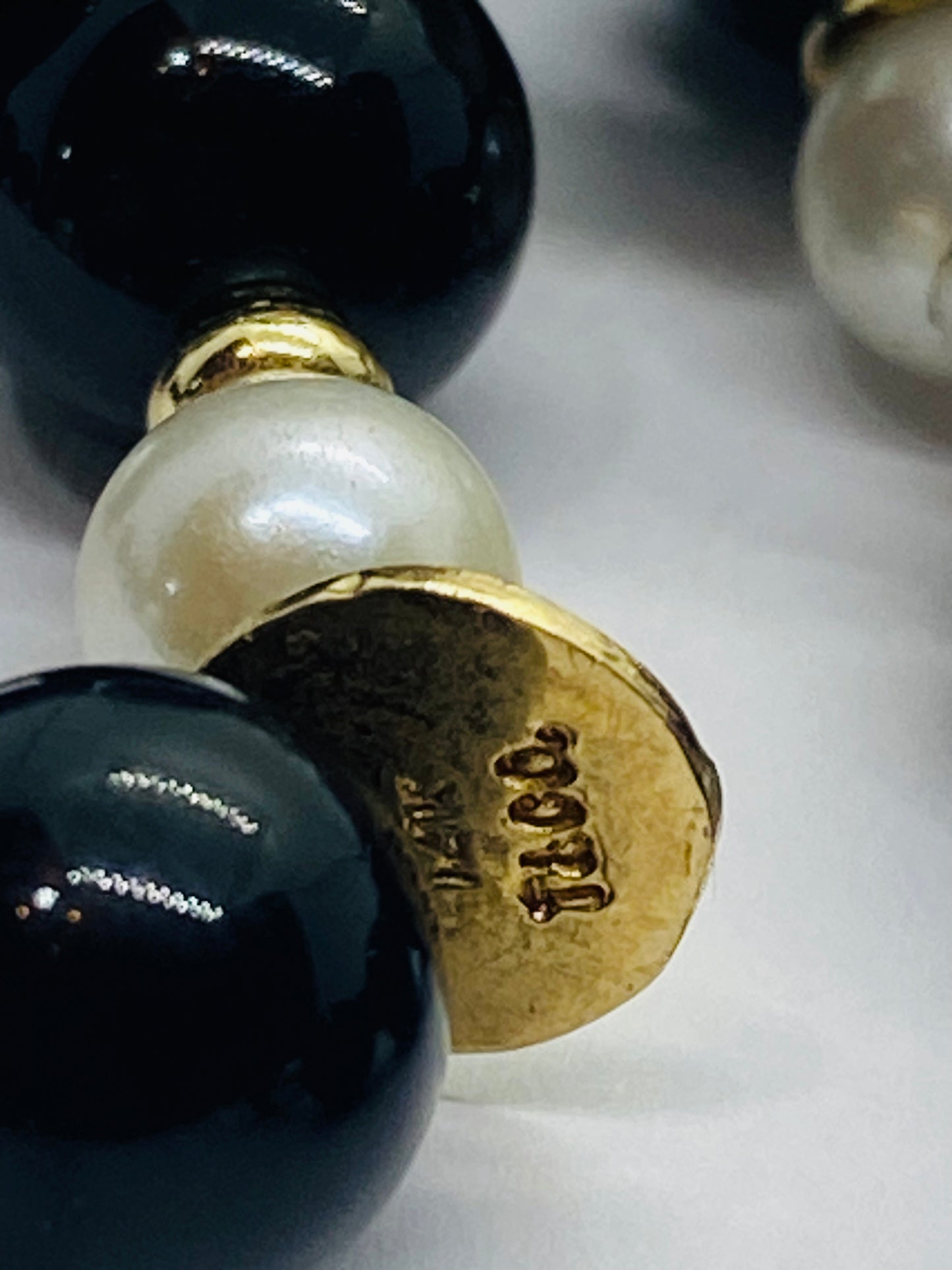 TIFFANY & CO. 585 14K YELLOW GOLD w/ BLACK ONYX & PEARL BEADED NECKLACE, 30 INCH