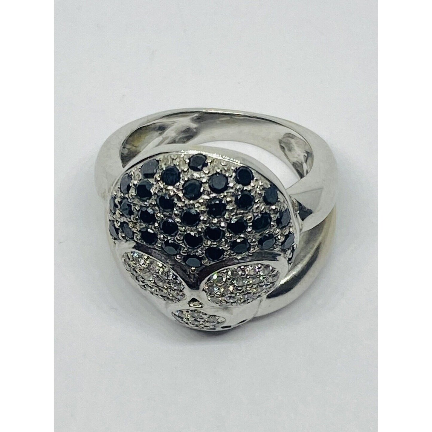 Heavy 14k white gold 1.09ct white and black diamond cluster skull ring size 4.5