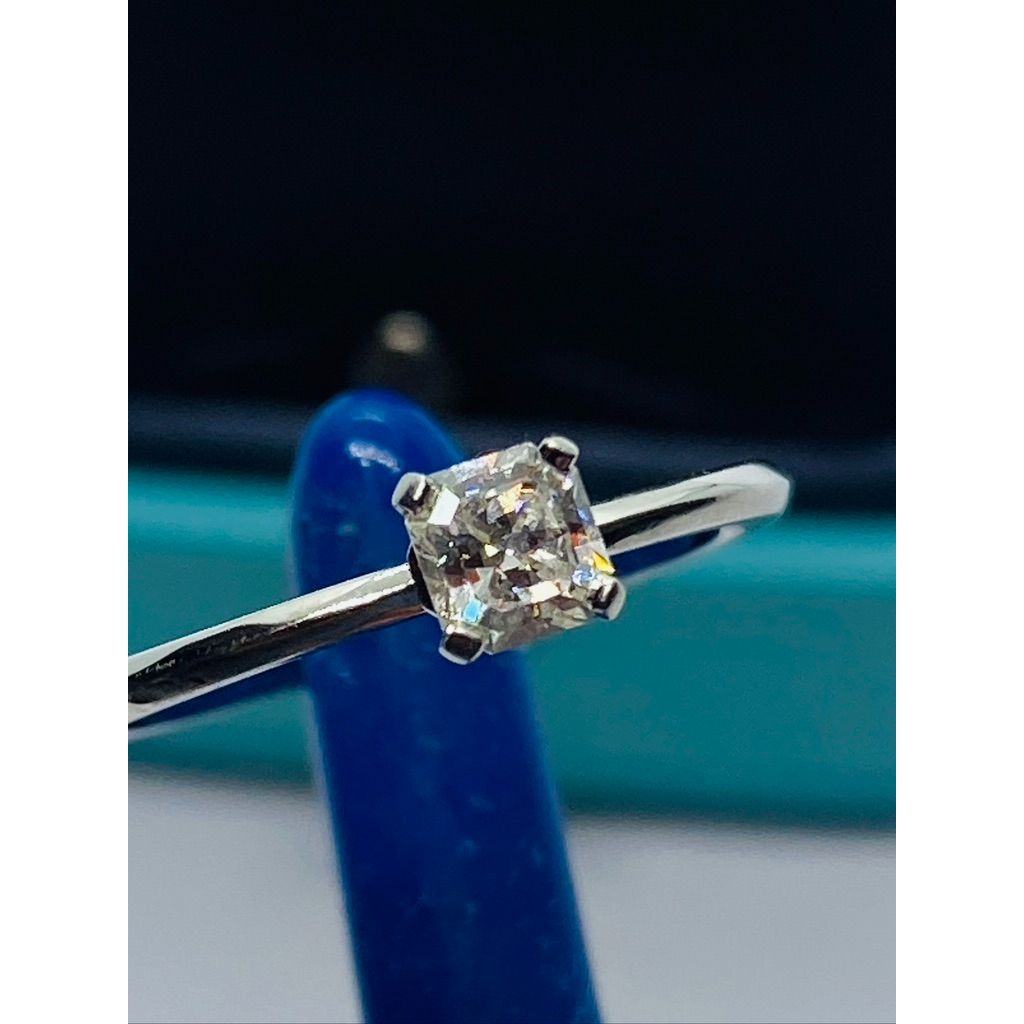 Tiffany & Co Tru Cut Engament Ring .27CTW Platinum Ring Size 4.5 VVS2