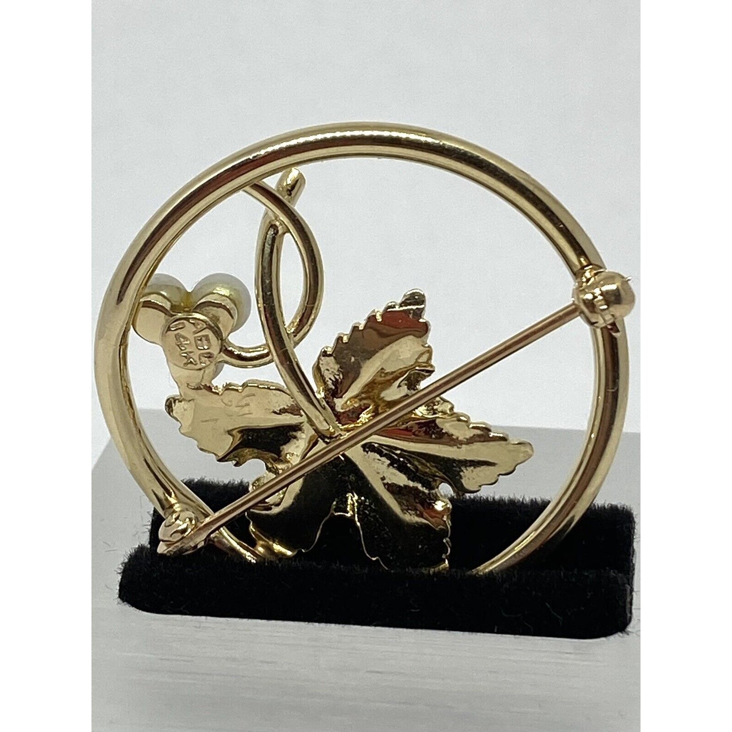 Vintage 14K Yellow Gold Maple Leaf Brooch -Ruby,