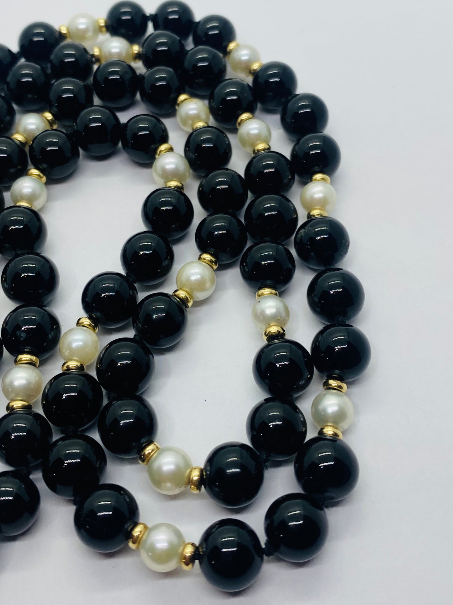 TIFFANY & CO. 585 14K YELLOW GOLD w/ BLACK ONYX & PEARL BEADED NECKLACE, 30 INCH
