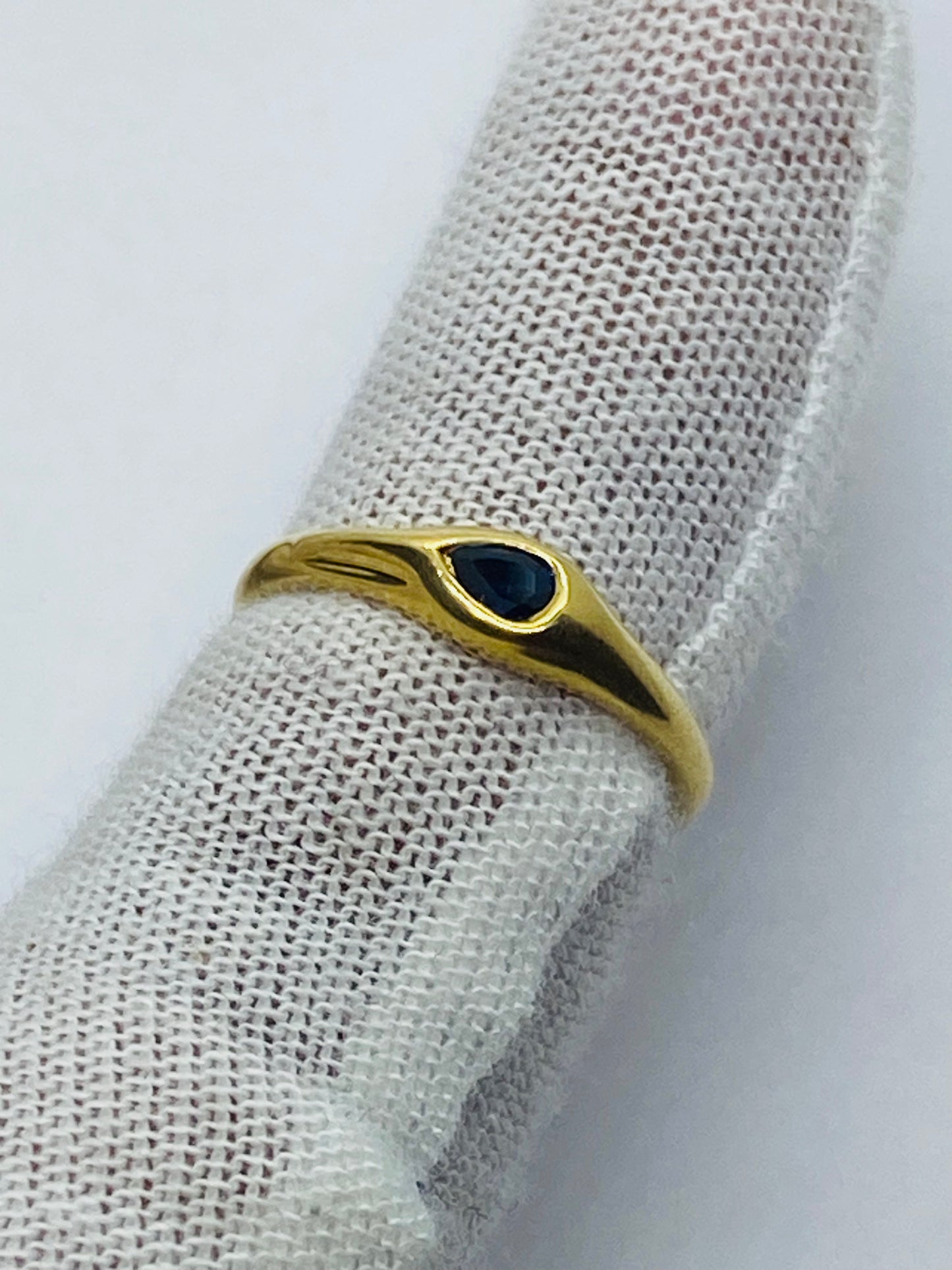 TIFFANY & CO. Blue Pear Shape Sapphire 18k Yellow Gold Authentic Size 4