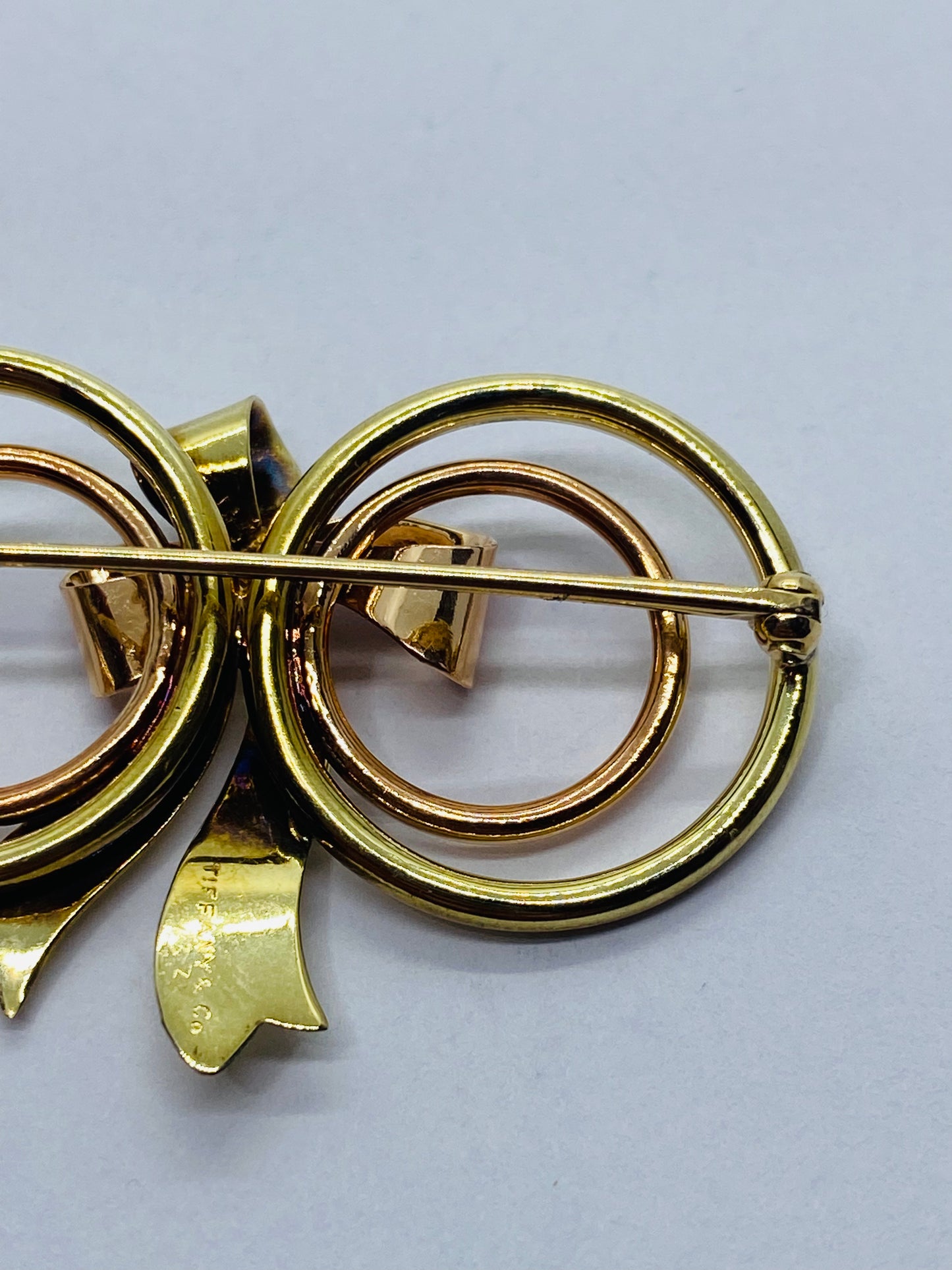 Vintage Tiffany & Co Rose Gold Ribbon Brooch Circles Pouch and Box