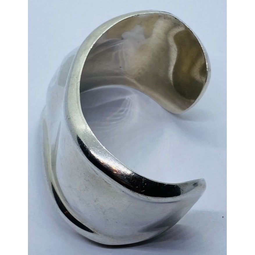 1978 Tiffany & Co 925 Sterling Silver Peretti Right Bone Cuff Motif Bracelet