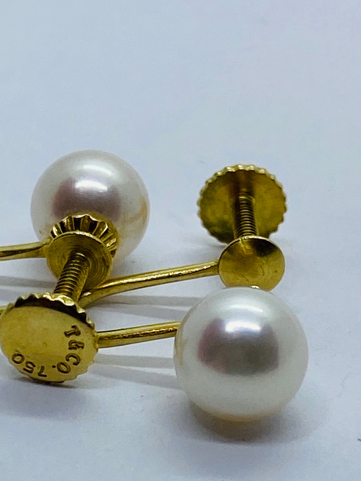 RETIRED VINTAGE TIFFANY & CO. 18K YELLOW GOLD PEARL SCREW BACK EARRINGS 7MM