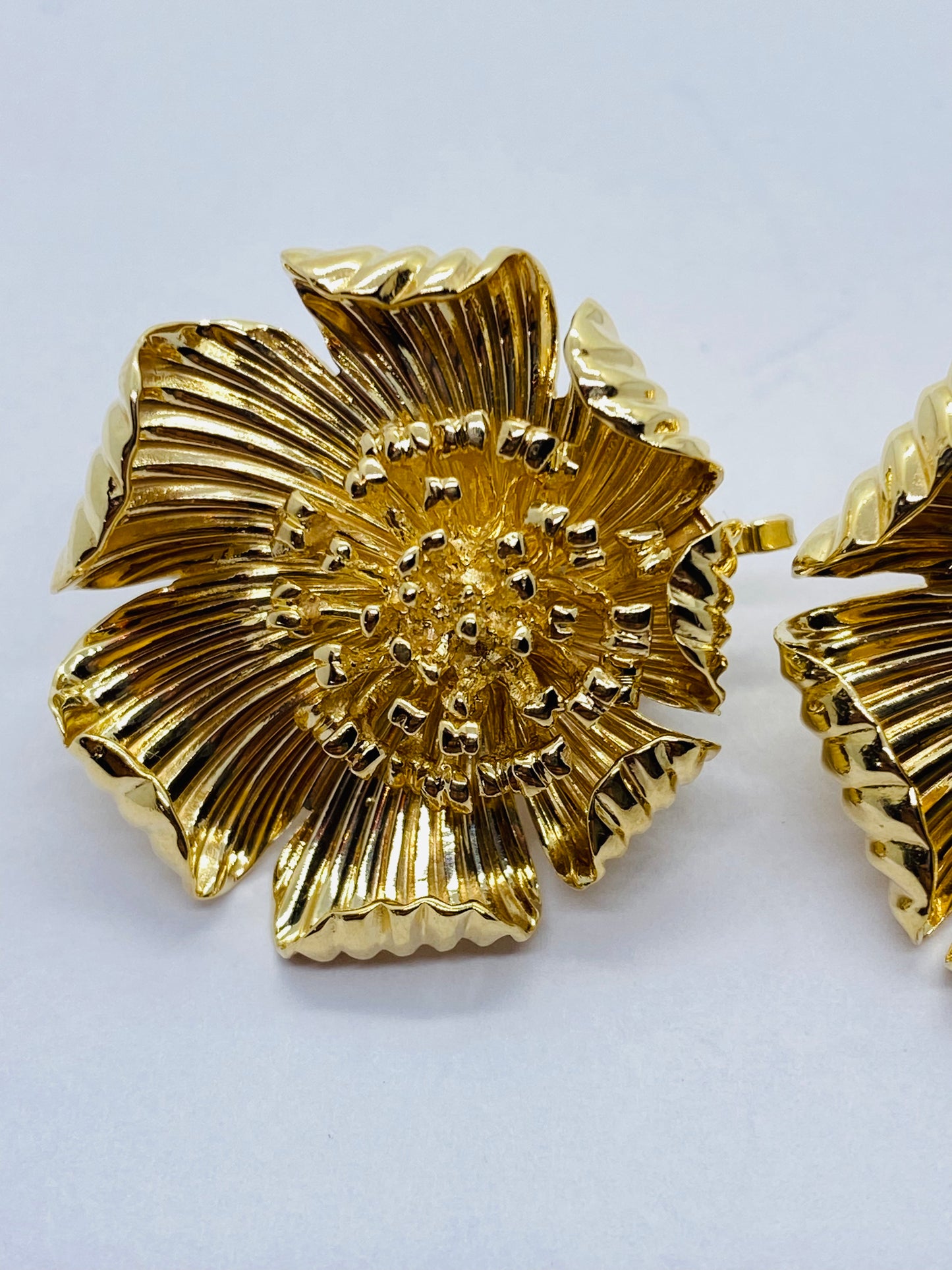TIFFANY & CO FLOWER 14K YELLOW GOLD EARRINGS MINT 25MM 17.3 Grams