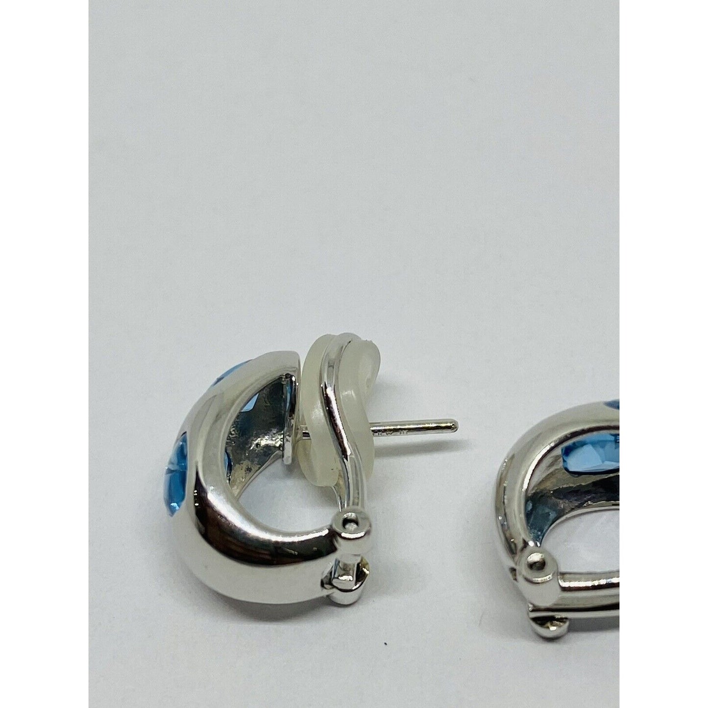 Ponte Vecchio 18K White Gold Blue Topaz Huggie Earrings 18K 750 Pierced