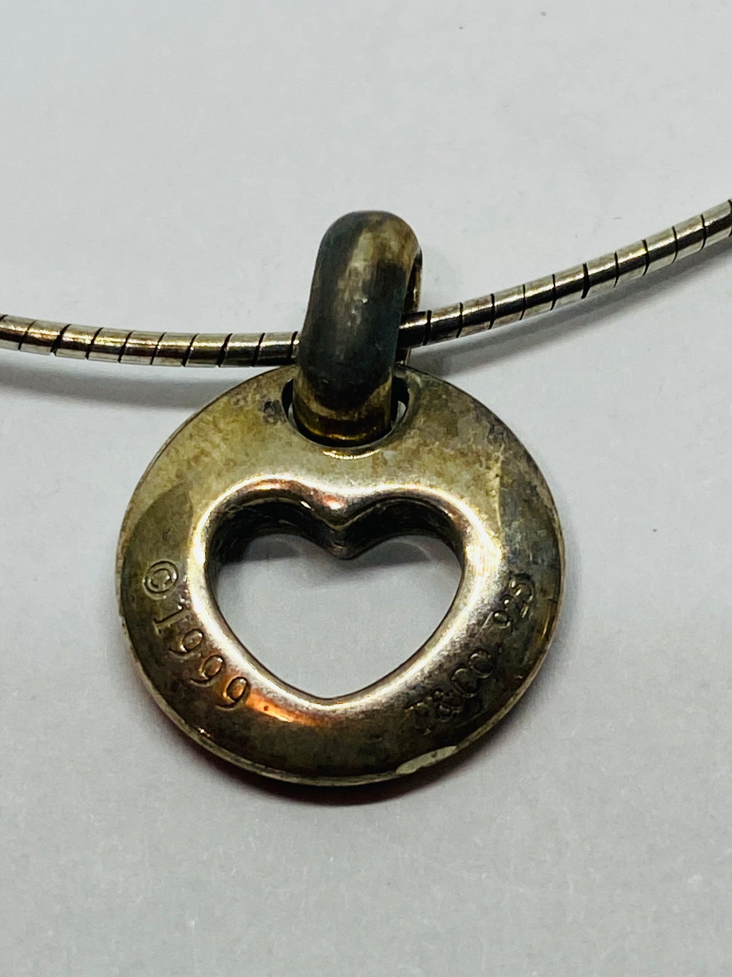 Tiffany & Co. Sterling Silver 1999 Stencil Heart Circle 16" Orig. Omega Necklace