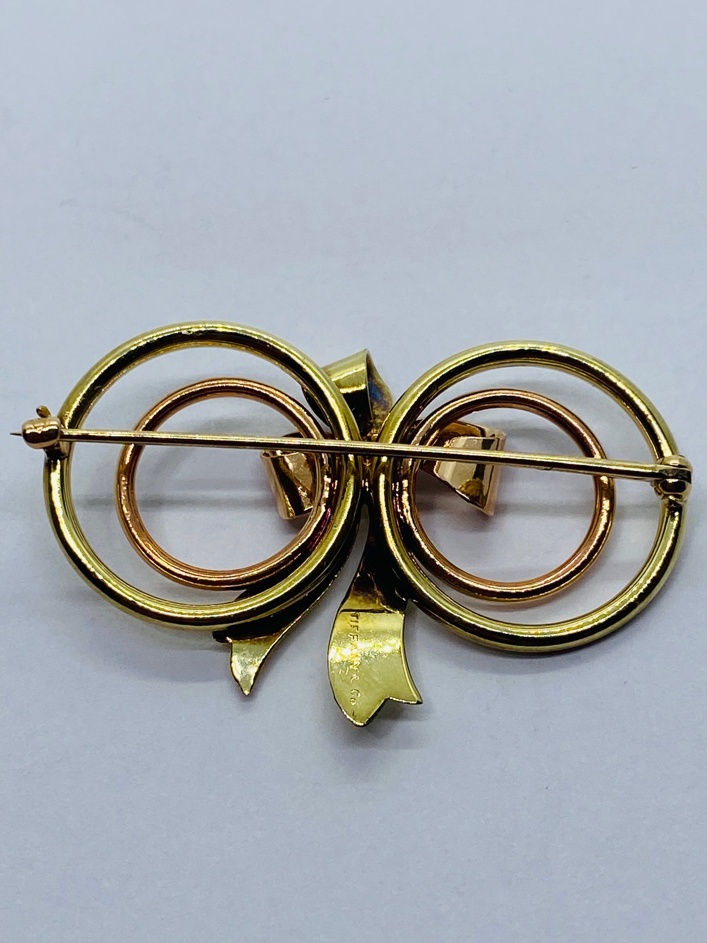 Vintage Tiffany & Co Rose Gold Ribbon Brooch Circles Pouch and Box