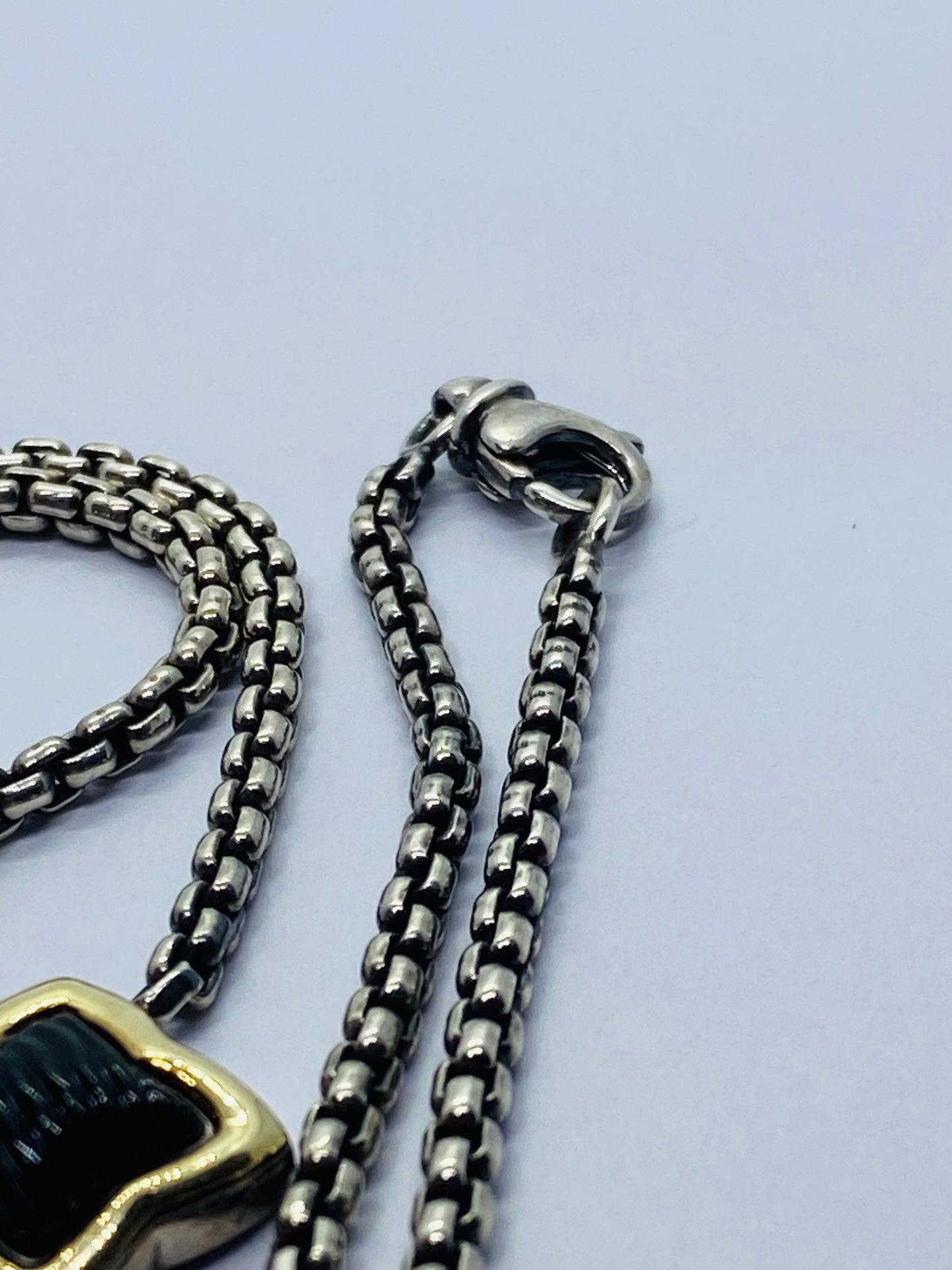 YURMAN 18K GOLD CARVED BLACK ONYX QUATREFOIL NECKLACE WITH 16” BOX CHAIN
