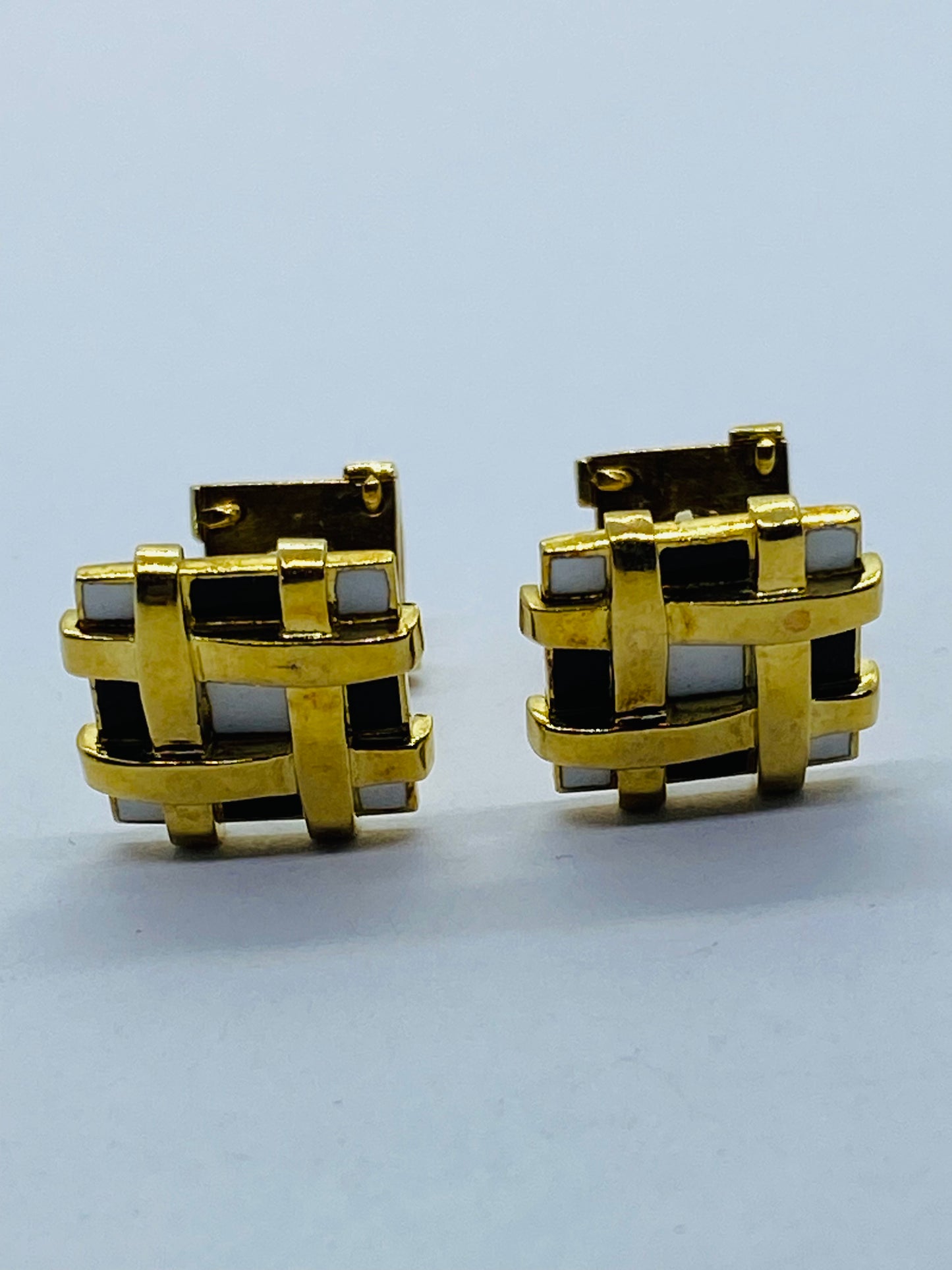 TIFFANY & CO. Schlumberger Yellow Gold Black White Enamel Cuff Links 18K Gold
