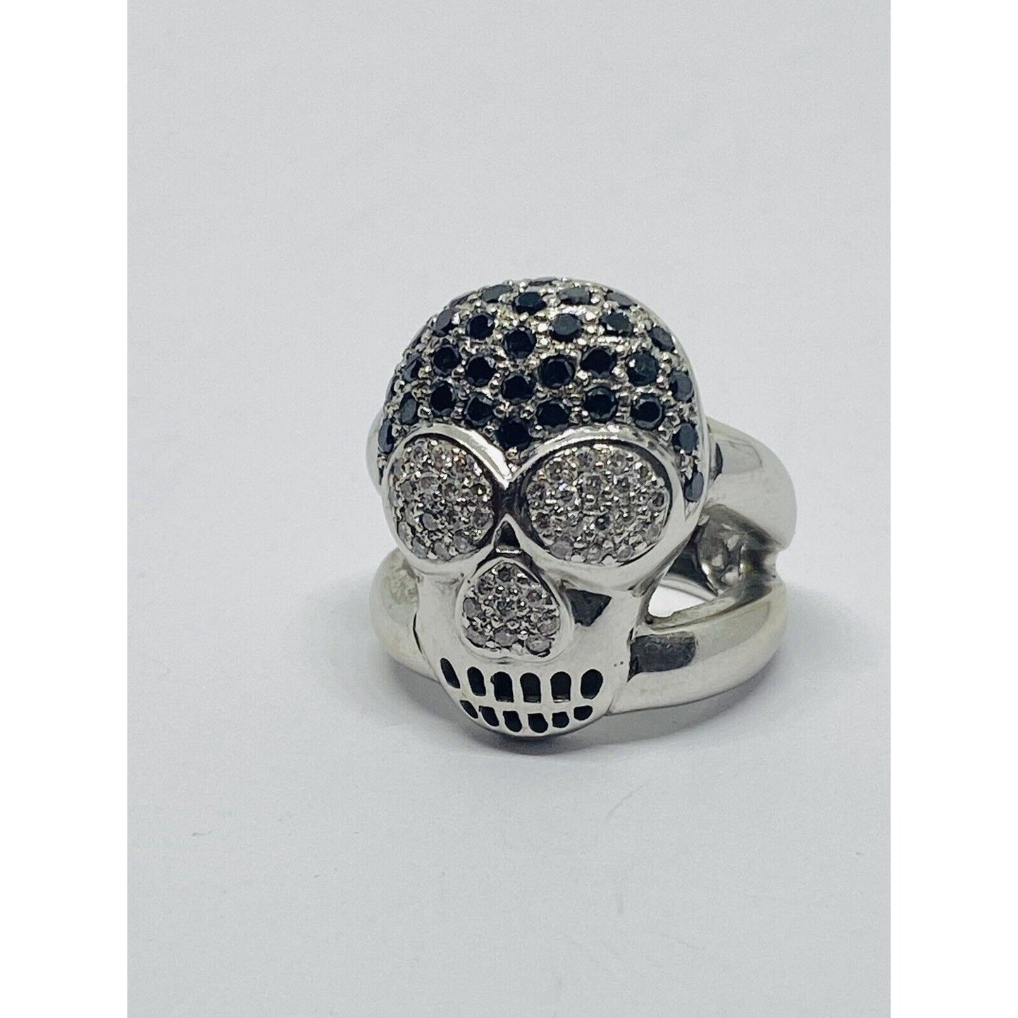 Heavy 14k white gold 1.09ct white and black diamond cluster skull ring size 4.5