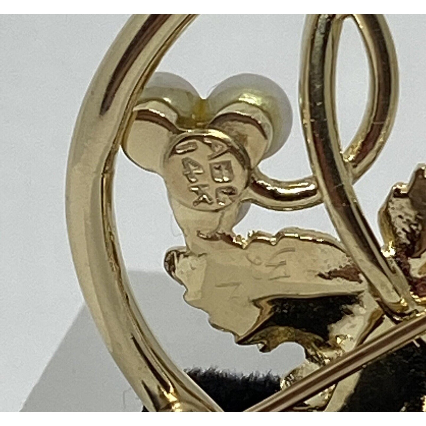 Vintage 14K Yellow Gold Maple Leaf Brooch -Ruby,