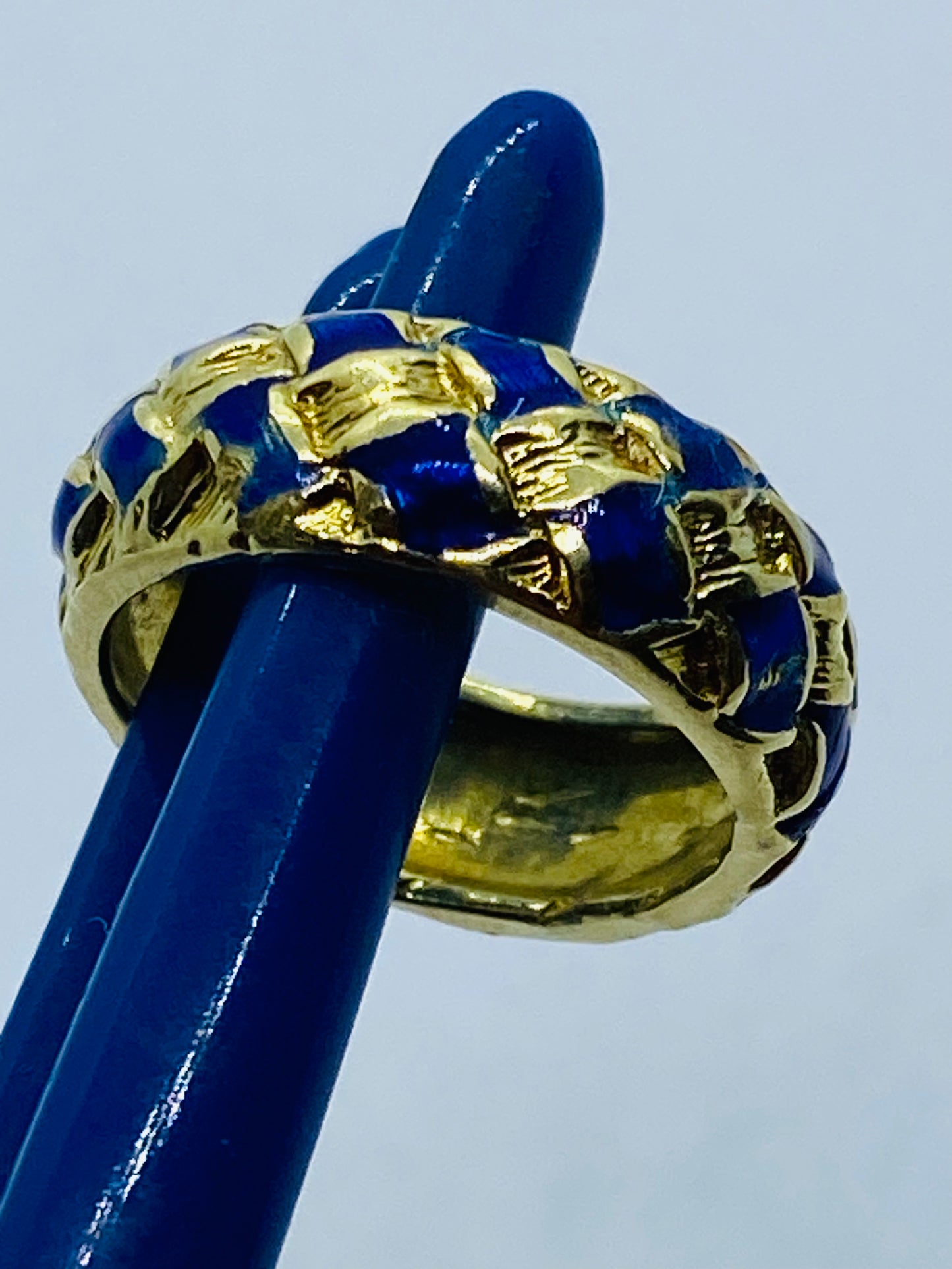 Vintage 18k Gold & Cobalt Enamel Basket Weave Ring Tiffany & Co Size 6.25 Pouch