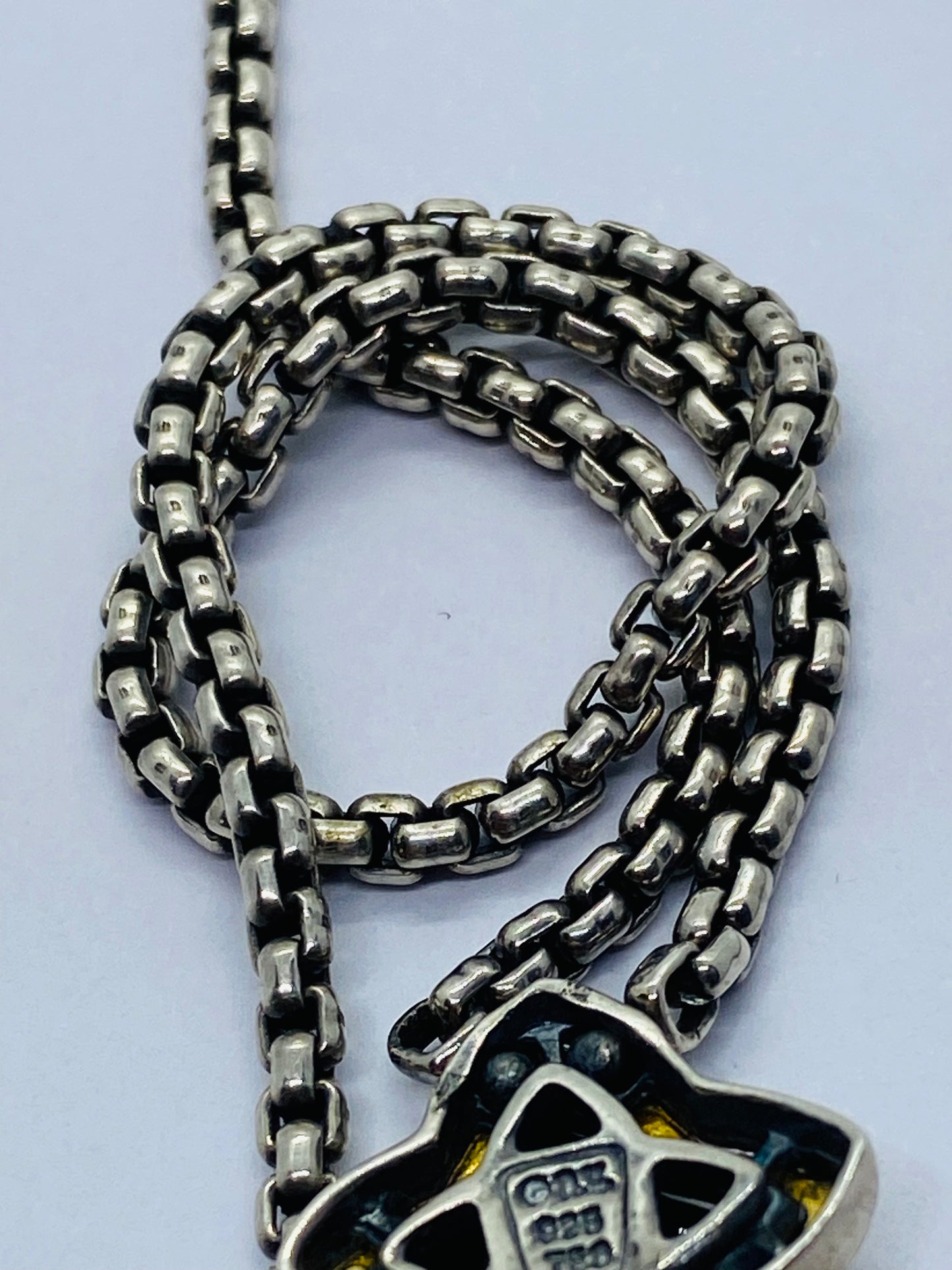 YURMAN 18K GOLD CARVED BLACK ONYX QUATREFOIL NECKLACE WITH 16” BOX CHAIN