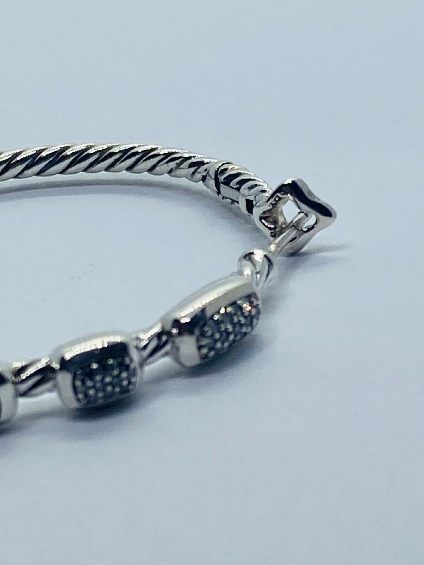 DAVID YURMAN STERLING SILVER 1.25'' Confetti Diamond HOOP Earring. SINGLE 1