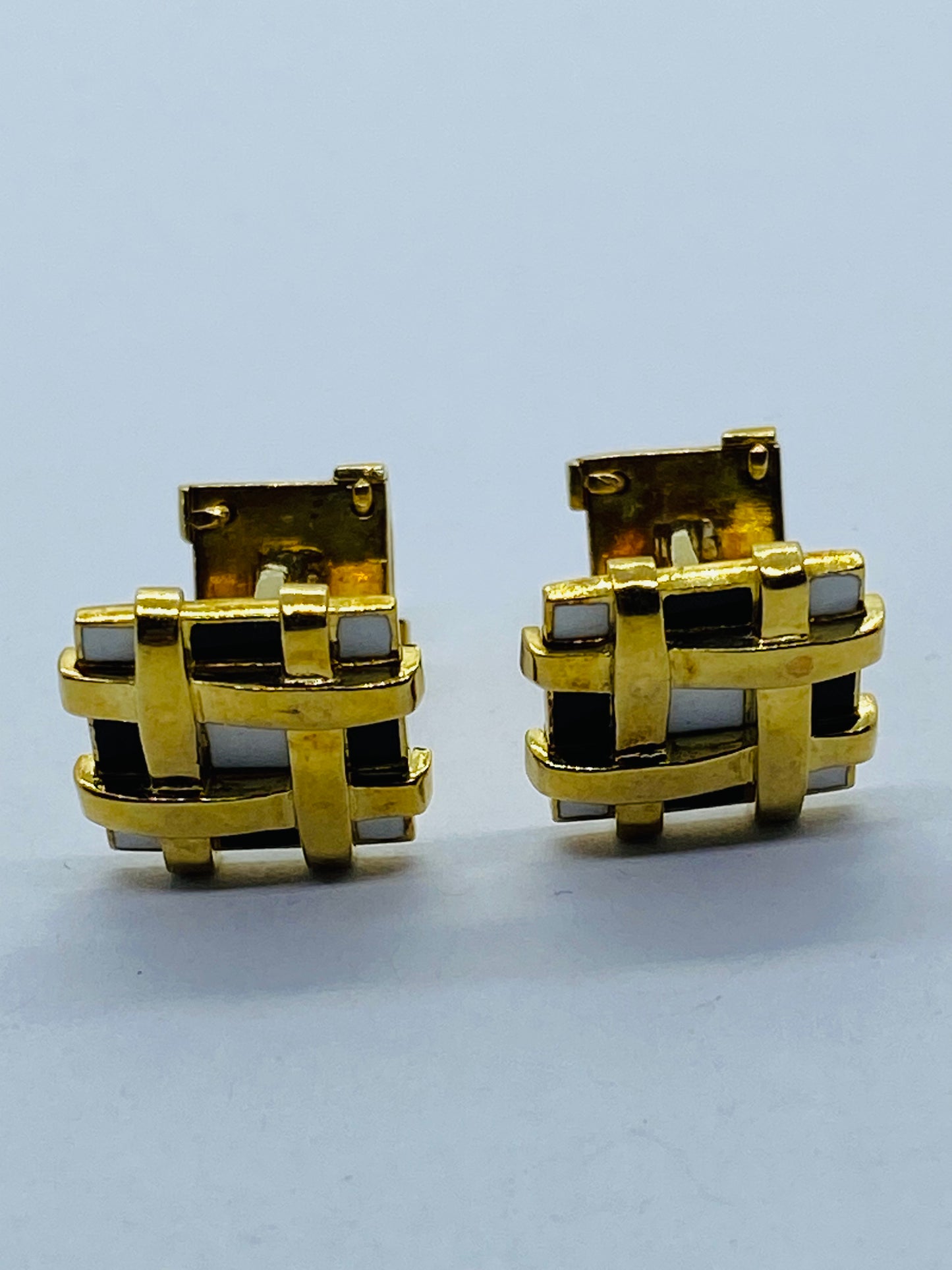 TIFFANY & CO. Schlumberger Yellow Gold Black White Enamel Cuff Links 18K Gold