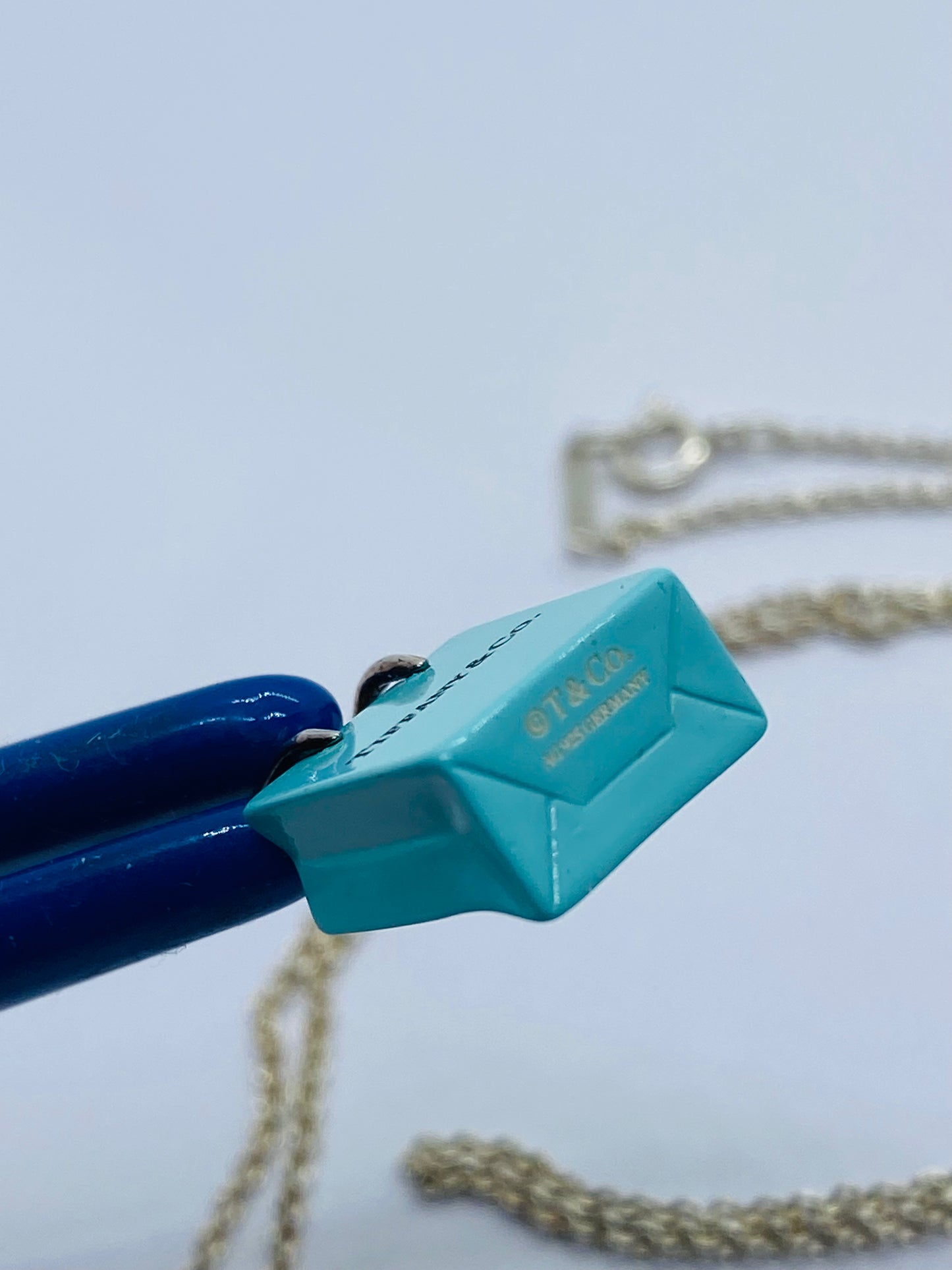 Tiffany & Co Sterling Silver Blue Enamel Shopping Bag Charm Pendant Necklace 25”