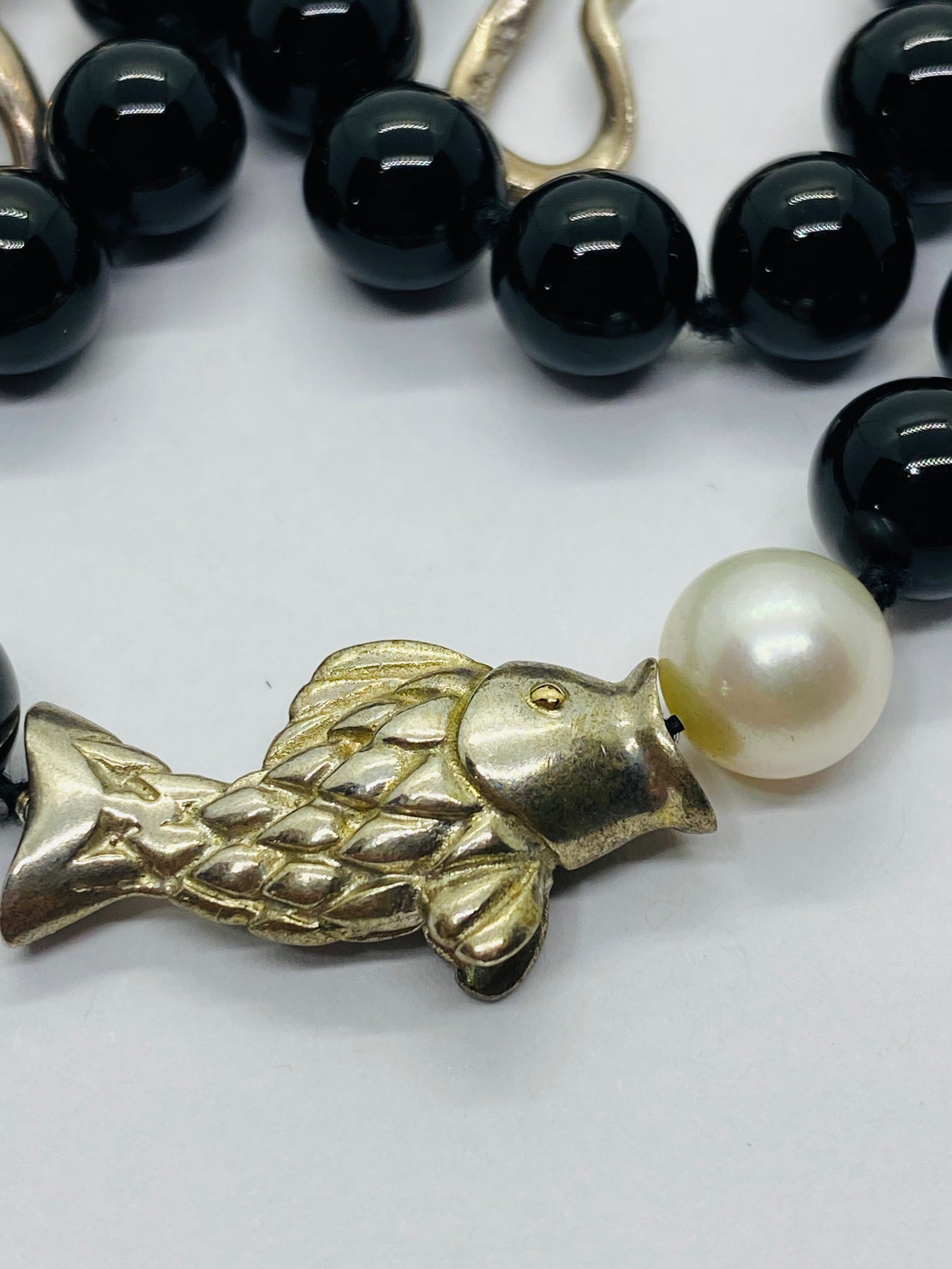 TIFFANY & CO PEARL ONYX BEAD FISH NECKLACE STERLING SILVER SIGNED POUCH BOX