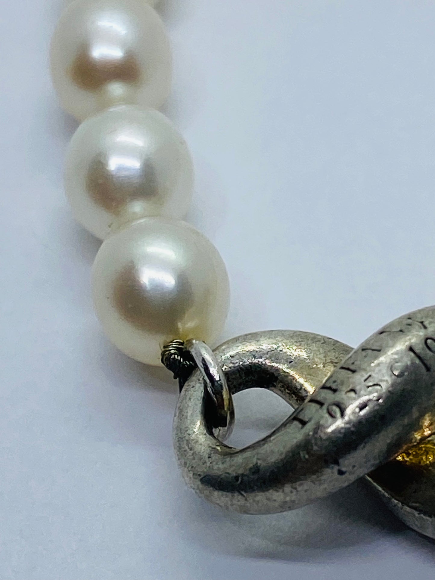Tiffany & Co. Sterling Silver 20 Pearl Infinity Bracelet 7” Bracelet Pouch