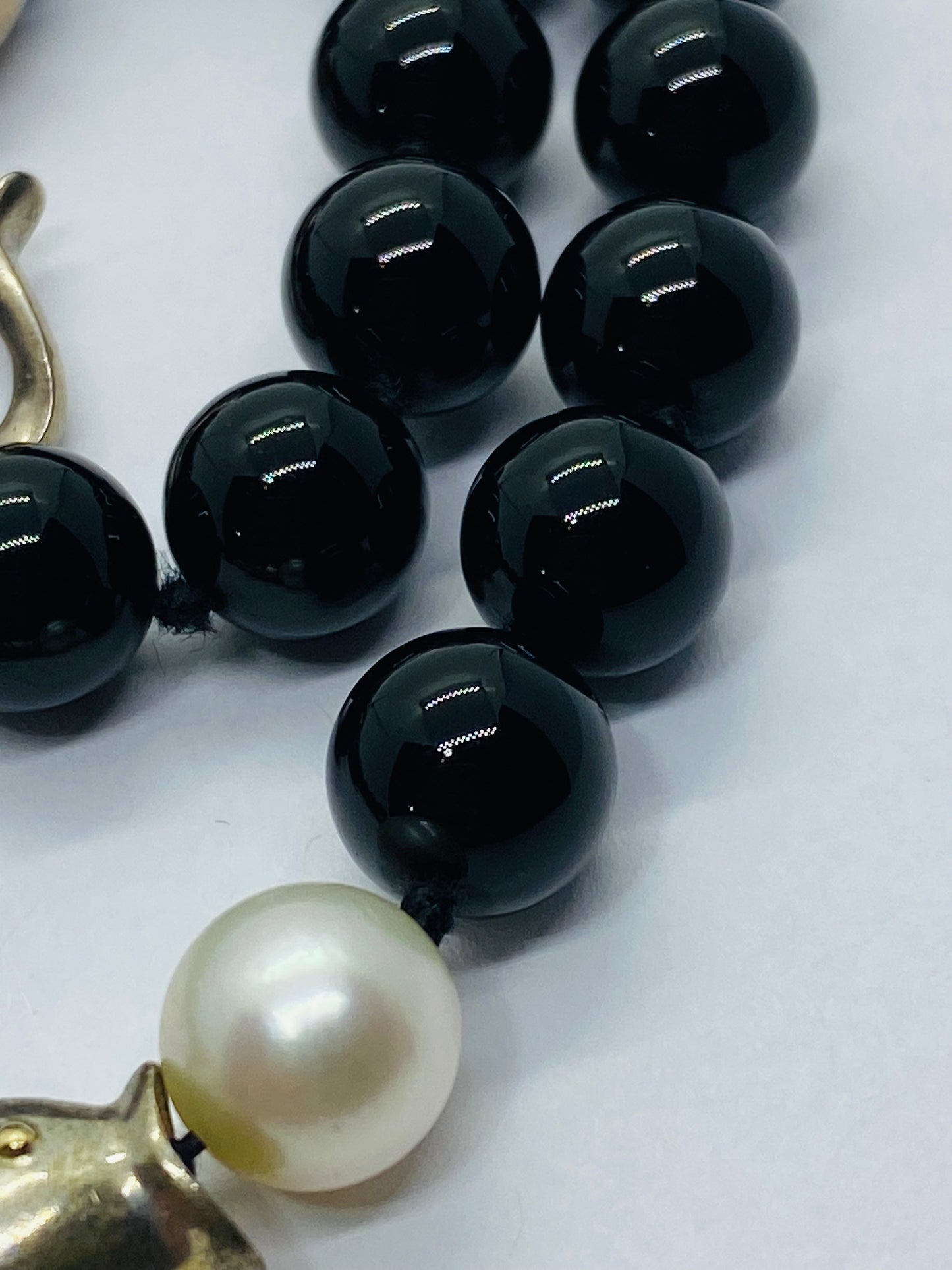 TIFFANY & CO PEARL ONYX BEAD FISH NECKLACE STERLING SILVER SIGNED POUCH BOX