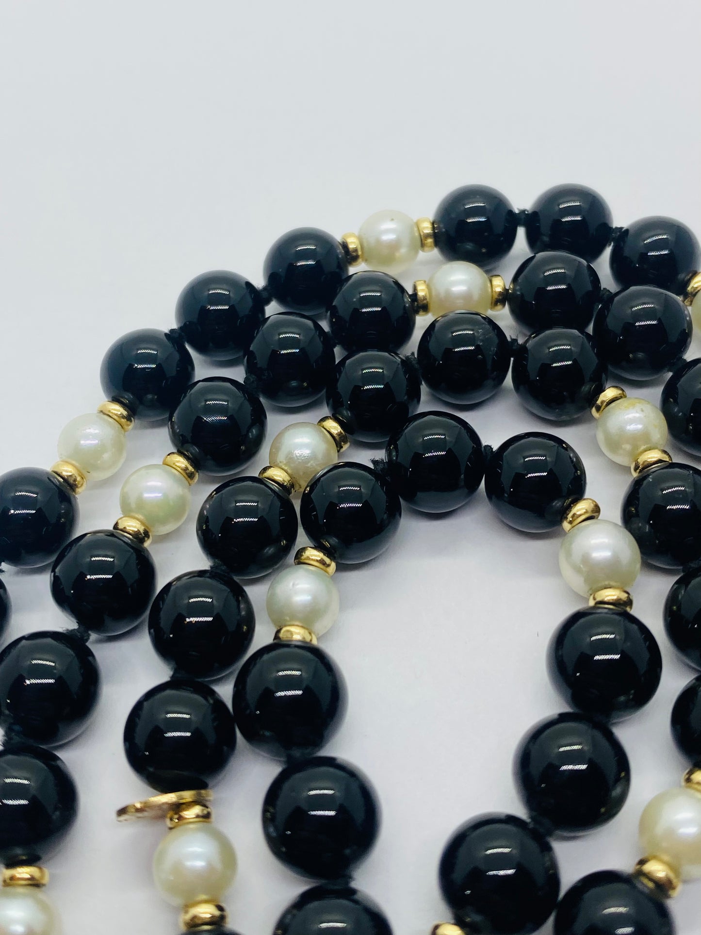 TIFFANY & CO. 585 14K YELLOW GOLD w/ BLACK ONYX & PEARL BEADED NECKLACE, 30 INCH