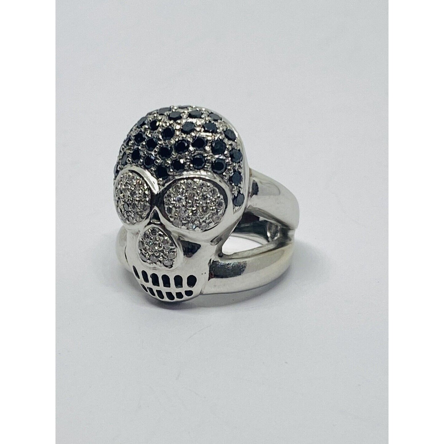 Heavy 14k white gold 1.09ct white and black diamond cluster skull ring size 4.5