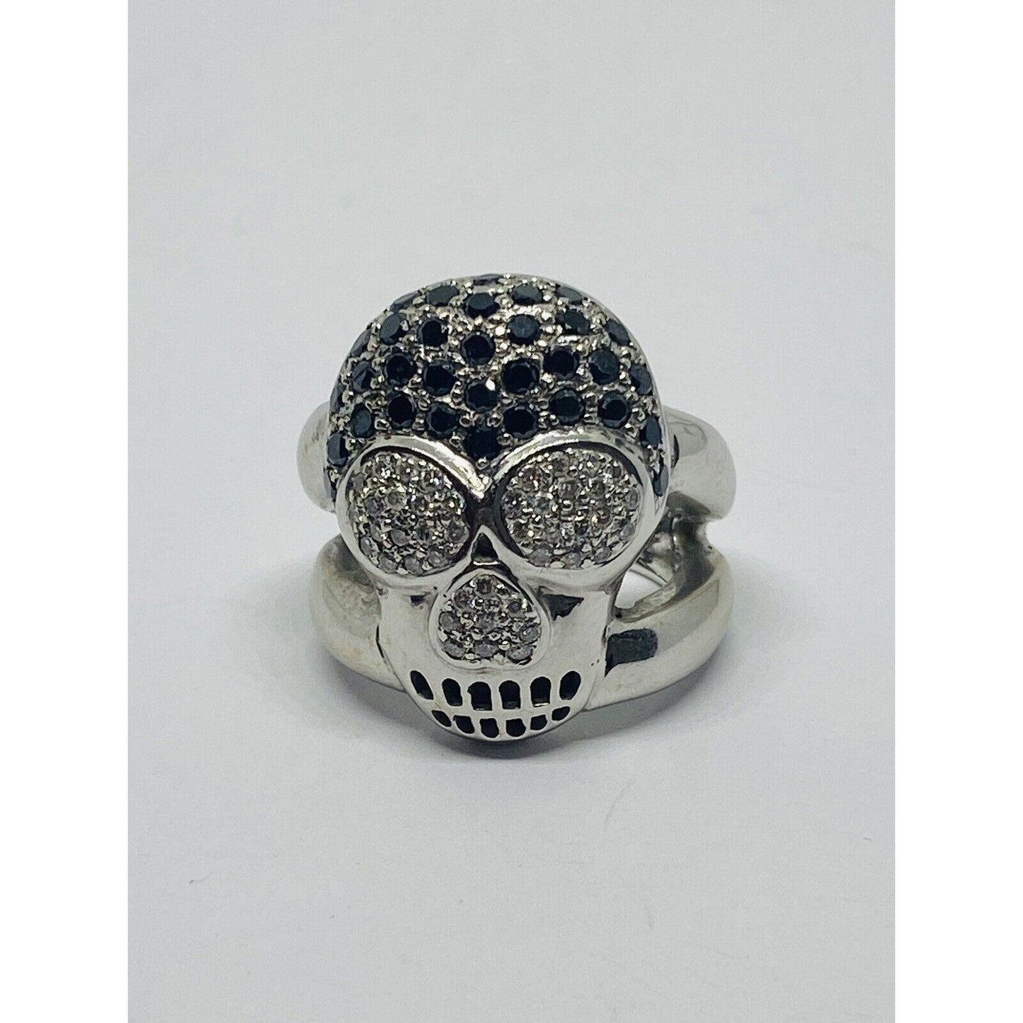 Heavy 14k white gold 1.09ct white and black diamond cluster skull ring size 4.5