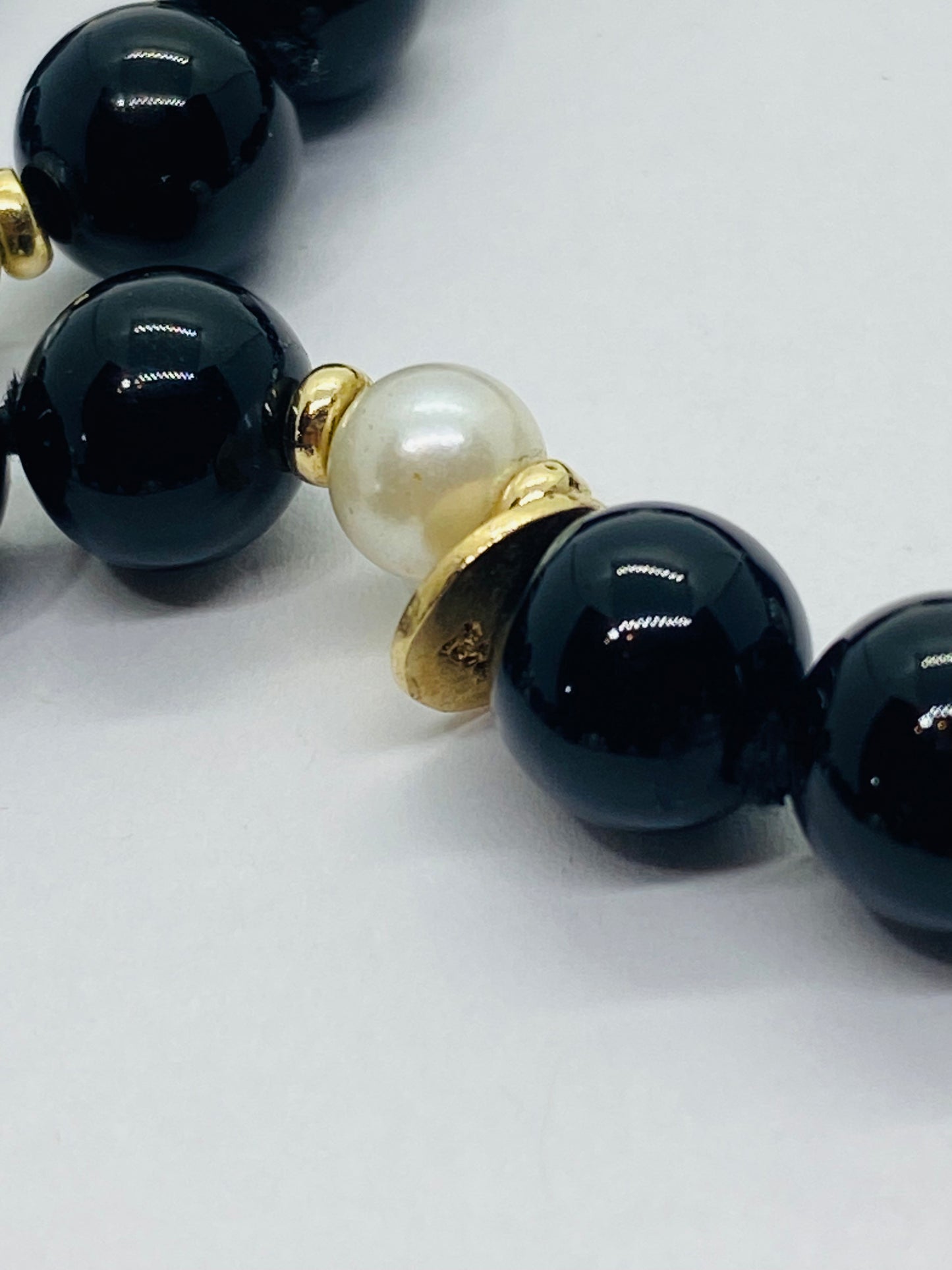 TIFFANY & CO. 585 14K YELLOW GOLD w/ BLACK ONYX & PEARL BEADED NECKLACE, 30 INCH
