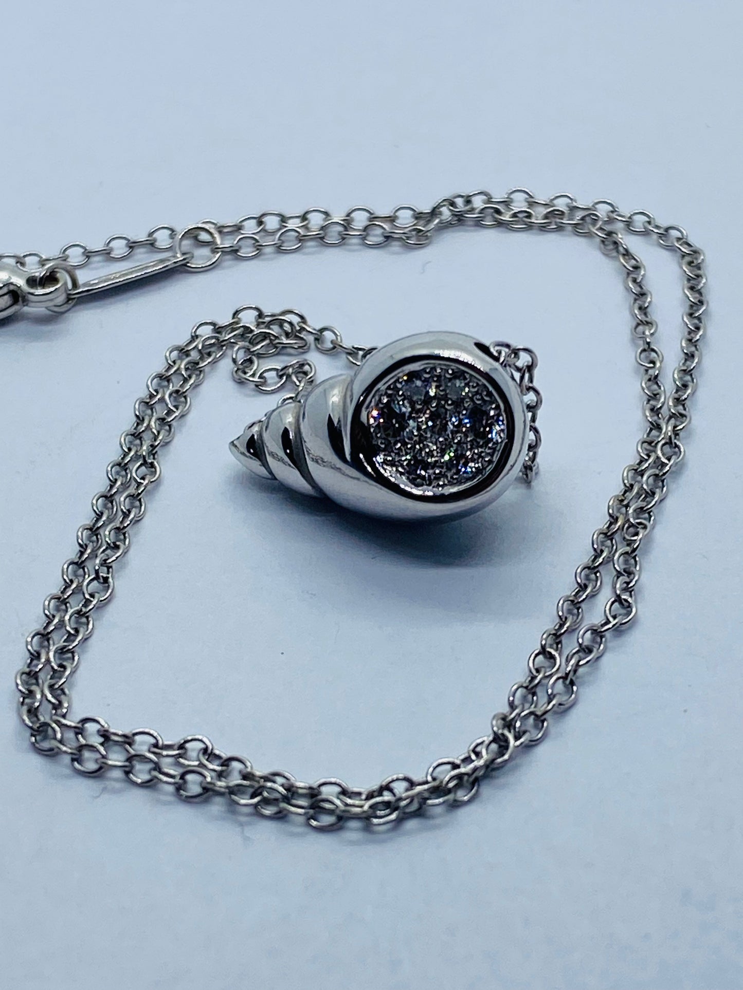 Tiffany & Co Diamond Shell Necklace 18k 750 White Gold 16” 7.3 Grams. Pouch Box