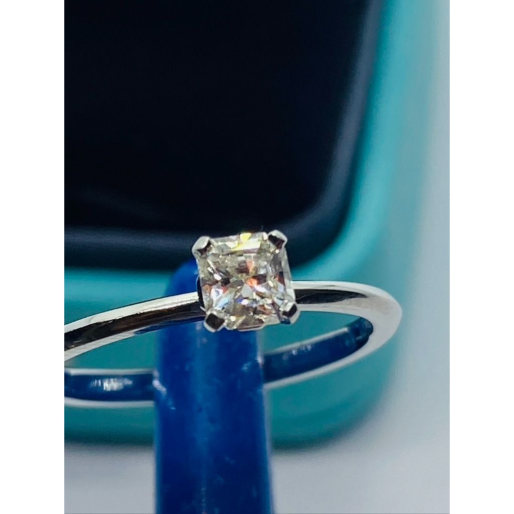 Tiffany & Co Tru Cut Engament Ring .27CTW Platinum Ring Size 4.5 VVS2