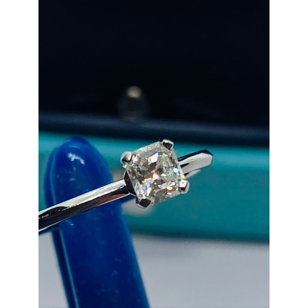 Tiffany & Co Tru Cut Engament Ring .27CTW Platinum Ring Size 4.5 VVS2