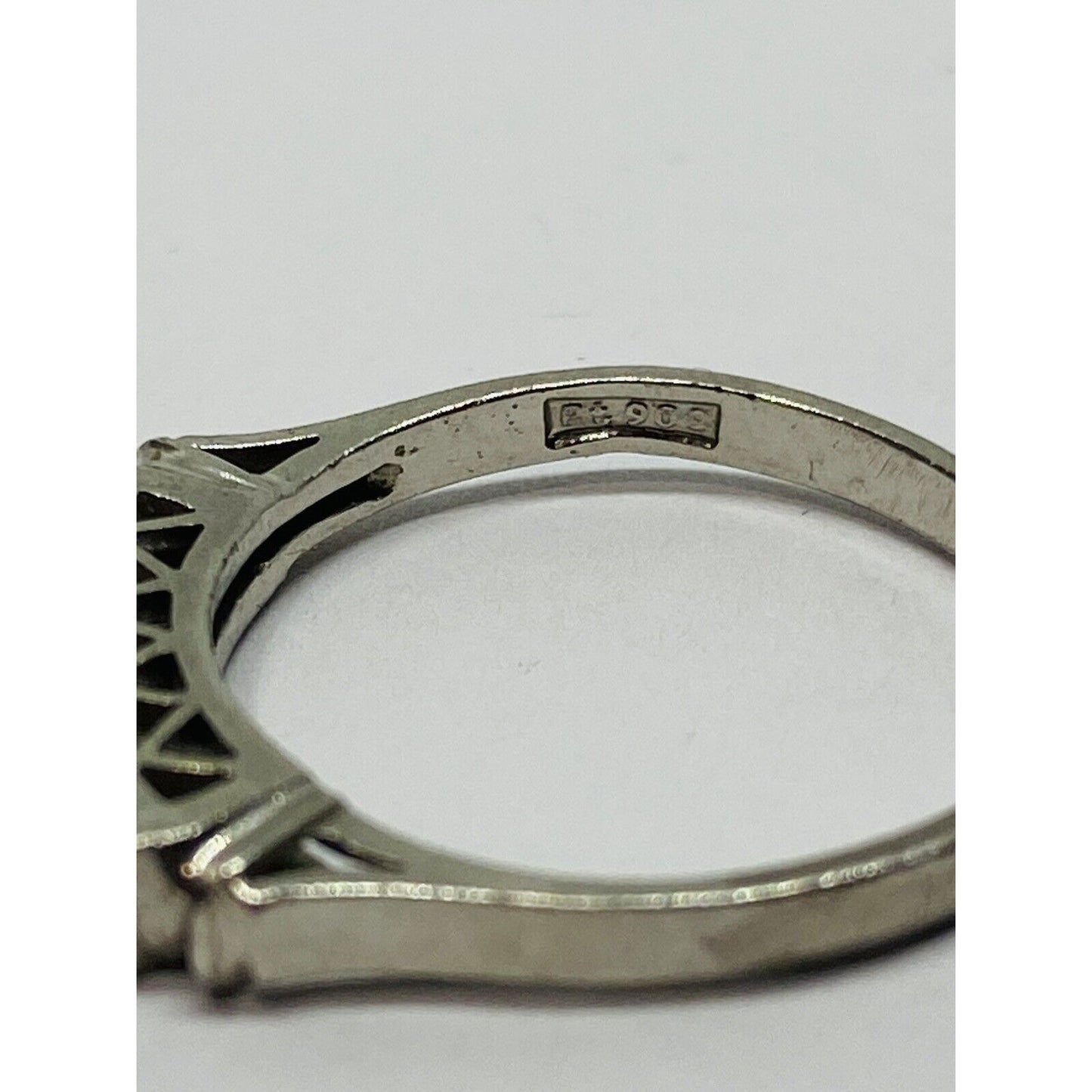 Platinum PT900 Diamond Ring 3 gms, Sz 5.5 0.13 ctw