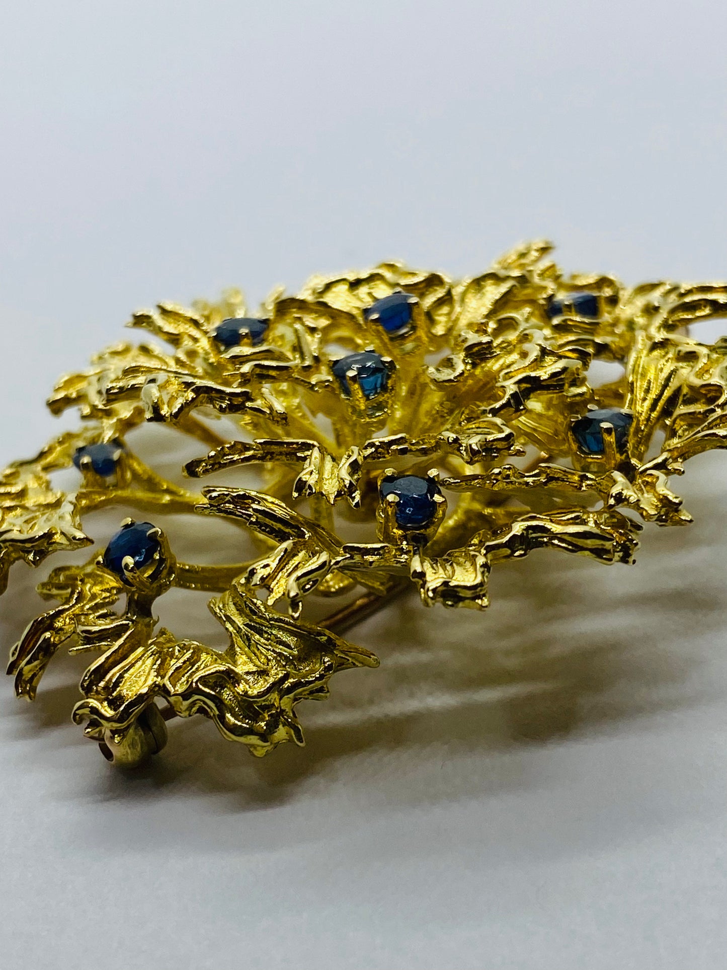 Huge Tiffany & Co. 18K Yellow Gold & Sapphires Flower Brooch Pin 52.5MM 1.4 TCW