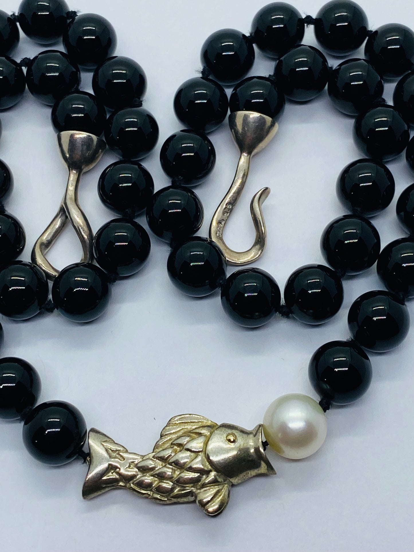 TIFFANY & CO PEARL ONYX BEAD FISH NECKLACE STERLING SILVER SIGNED POUCH BOX