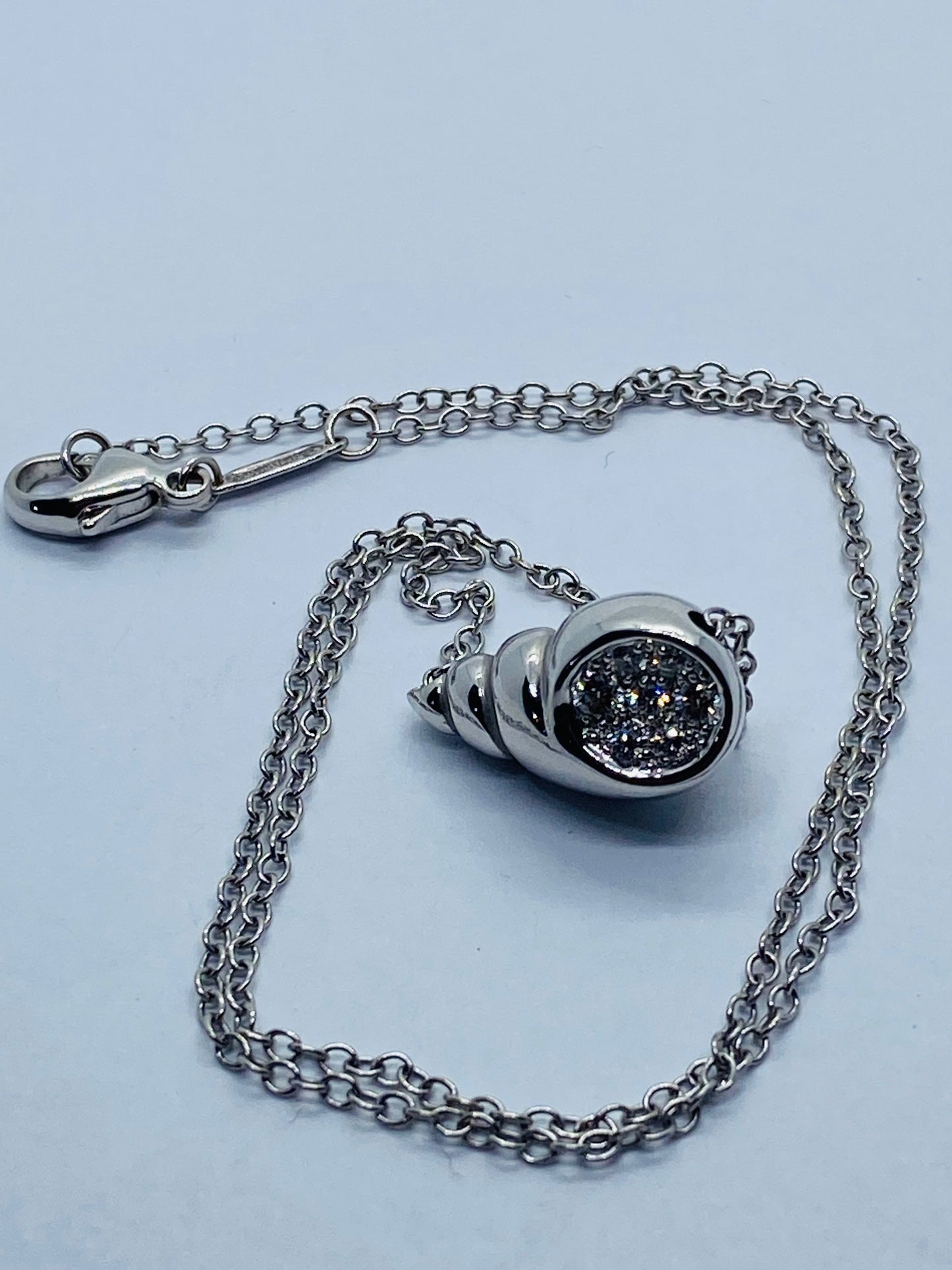 Tiffany & Co Diamond Shell Necklace 18k 750 White Gold 16” 7.3 Grams. Pouch Box