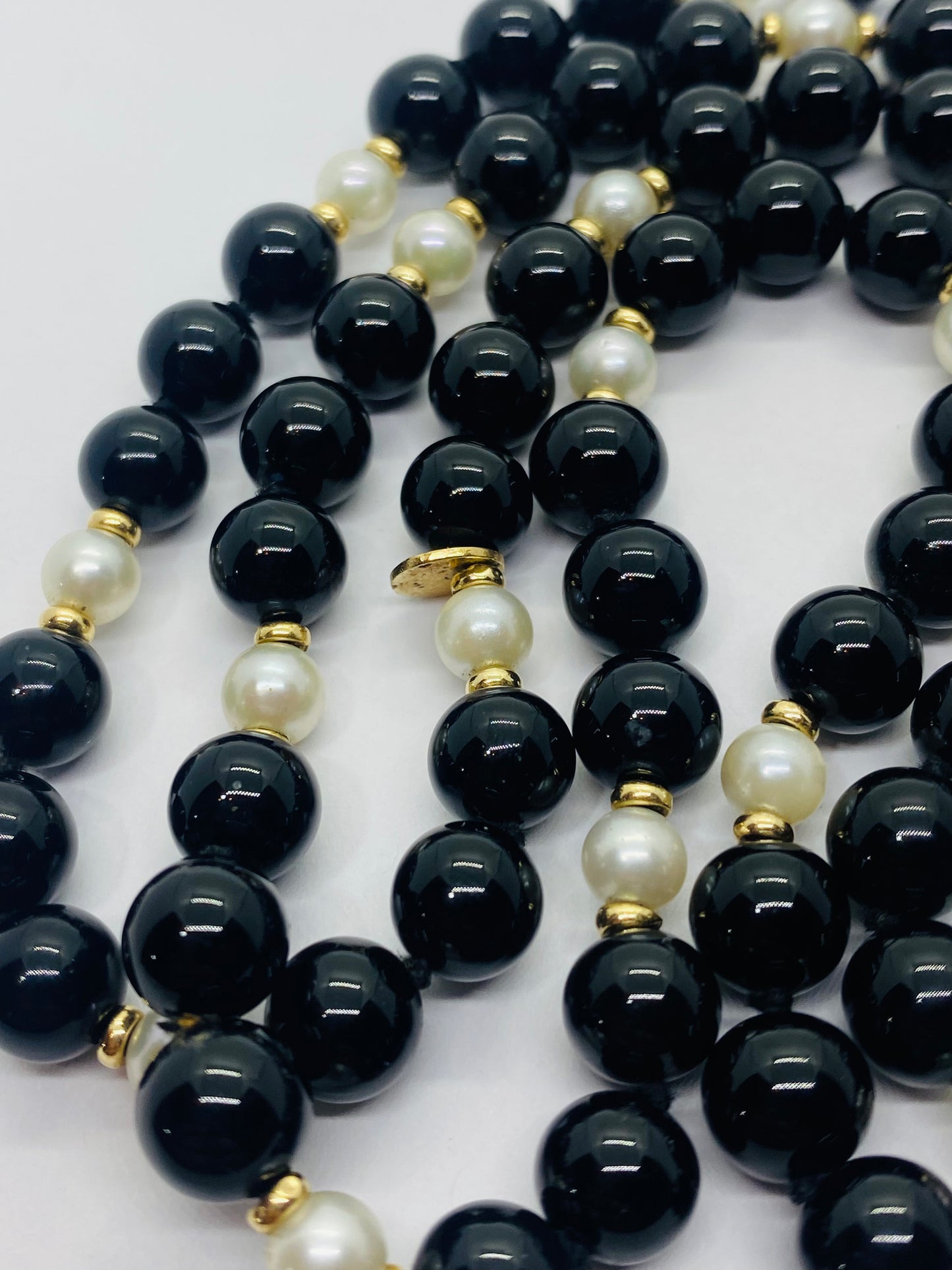 TIFFANY & CO. 585 14K YELLOW GOLD w/ BLACK ONYX & PEARL BEADED NECKLACE, 30 INCH