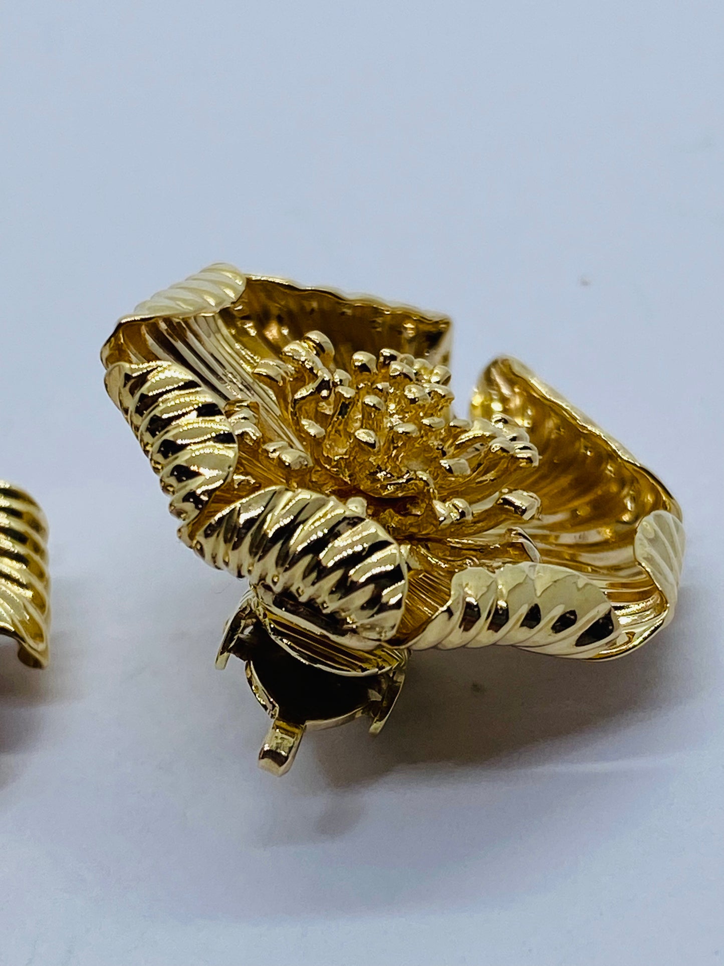 TIFFANY & CO FLOWER 14K YELLOW GOLD EARRINGS MINT 25MM 17.3 Grams