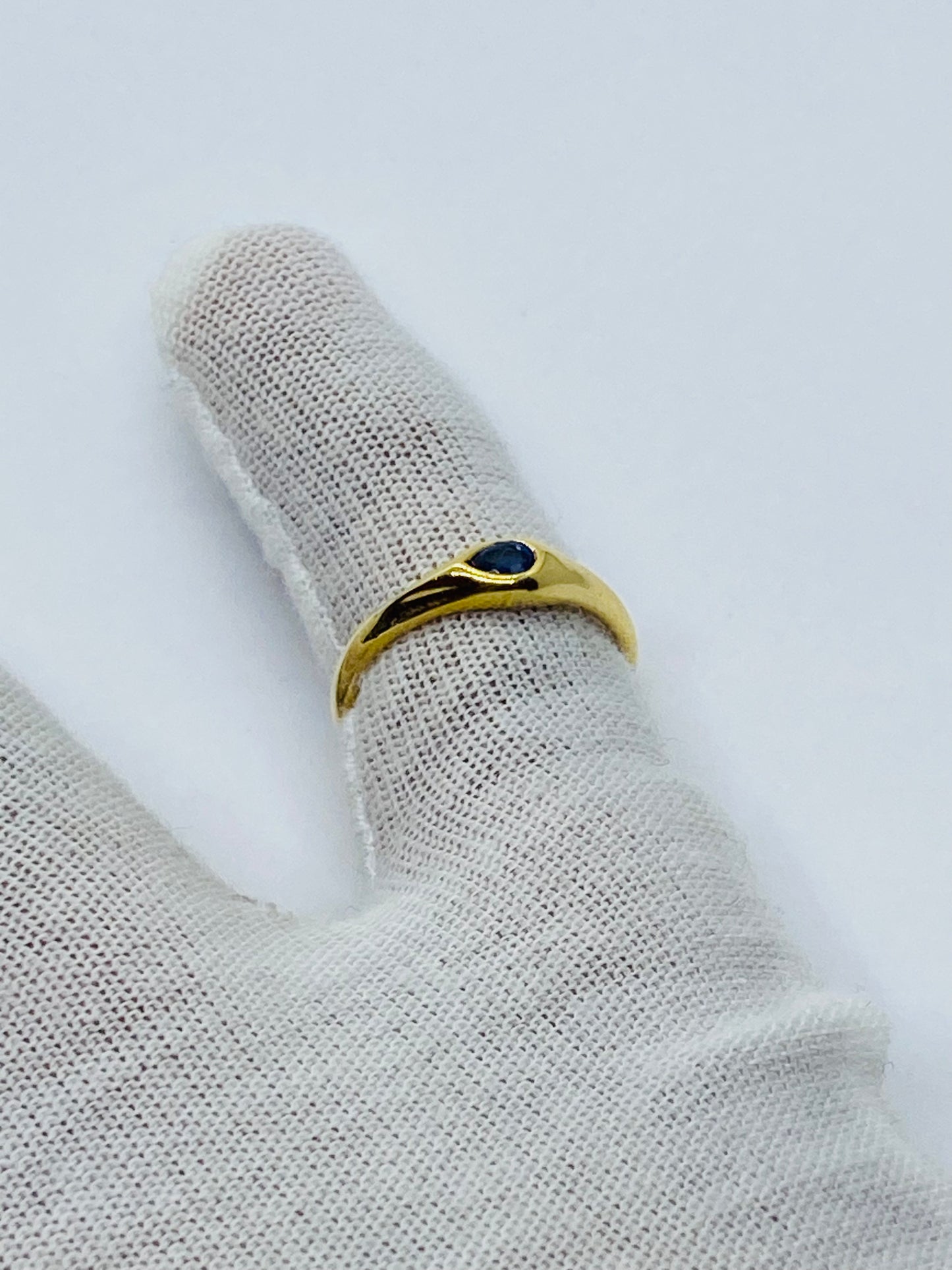 TIFFANY & CO. Blue Pear Shape Sapphire 18k Yellow Gold Authentic