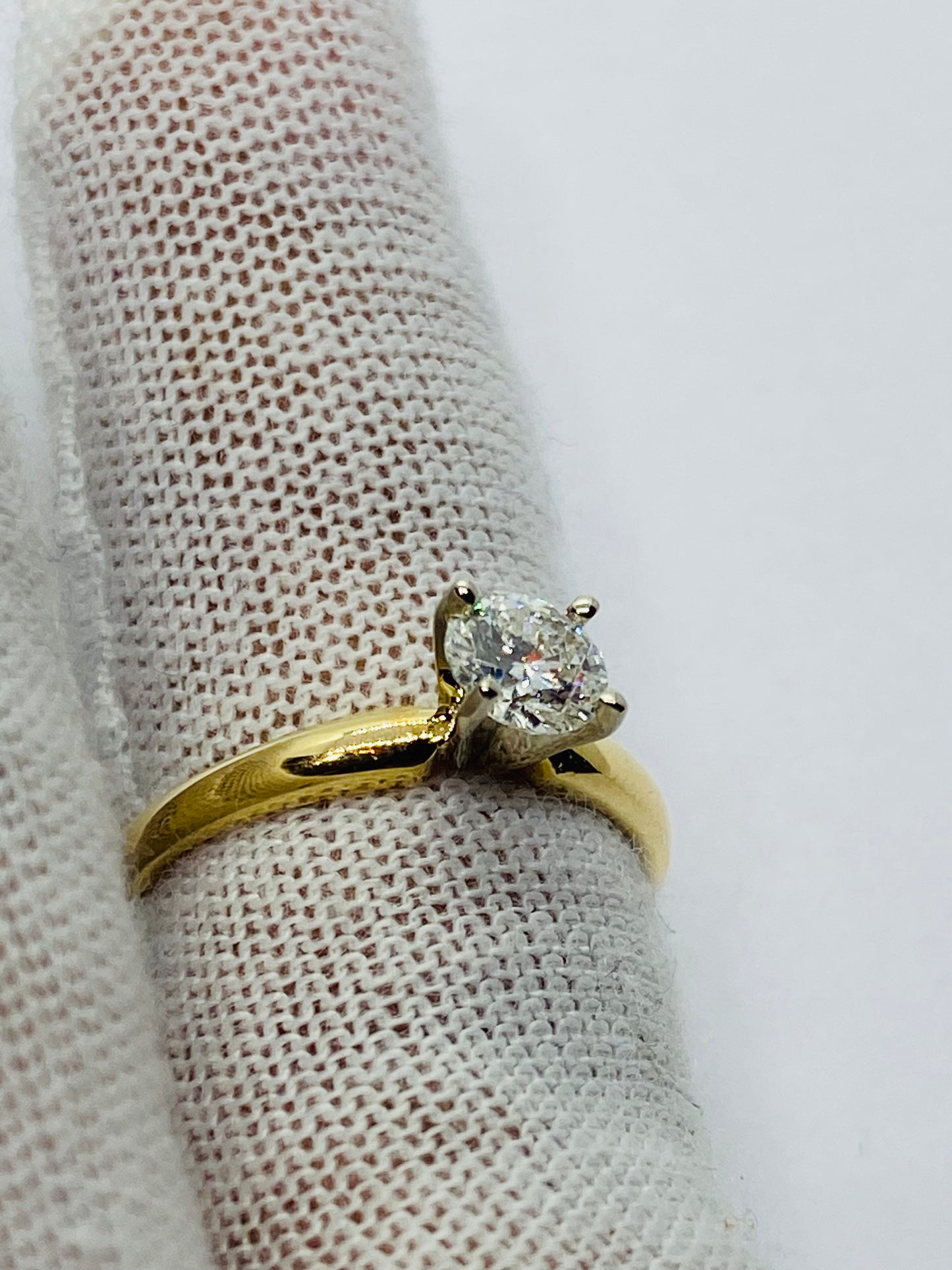 14K YG 0.54CT ROUND DIAMOND SOLITAIRE ENGAGEMENT RING i1- i color *GIA CERT*