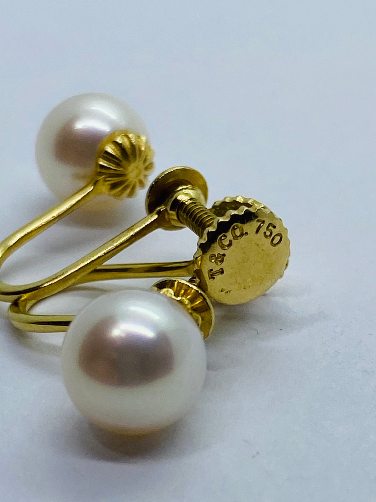 RETIRED VINTAGE TIFFANY & CO. 18K YELLOW GOLD PEARL SCREW BACK EARRINGS 7MM