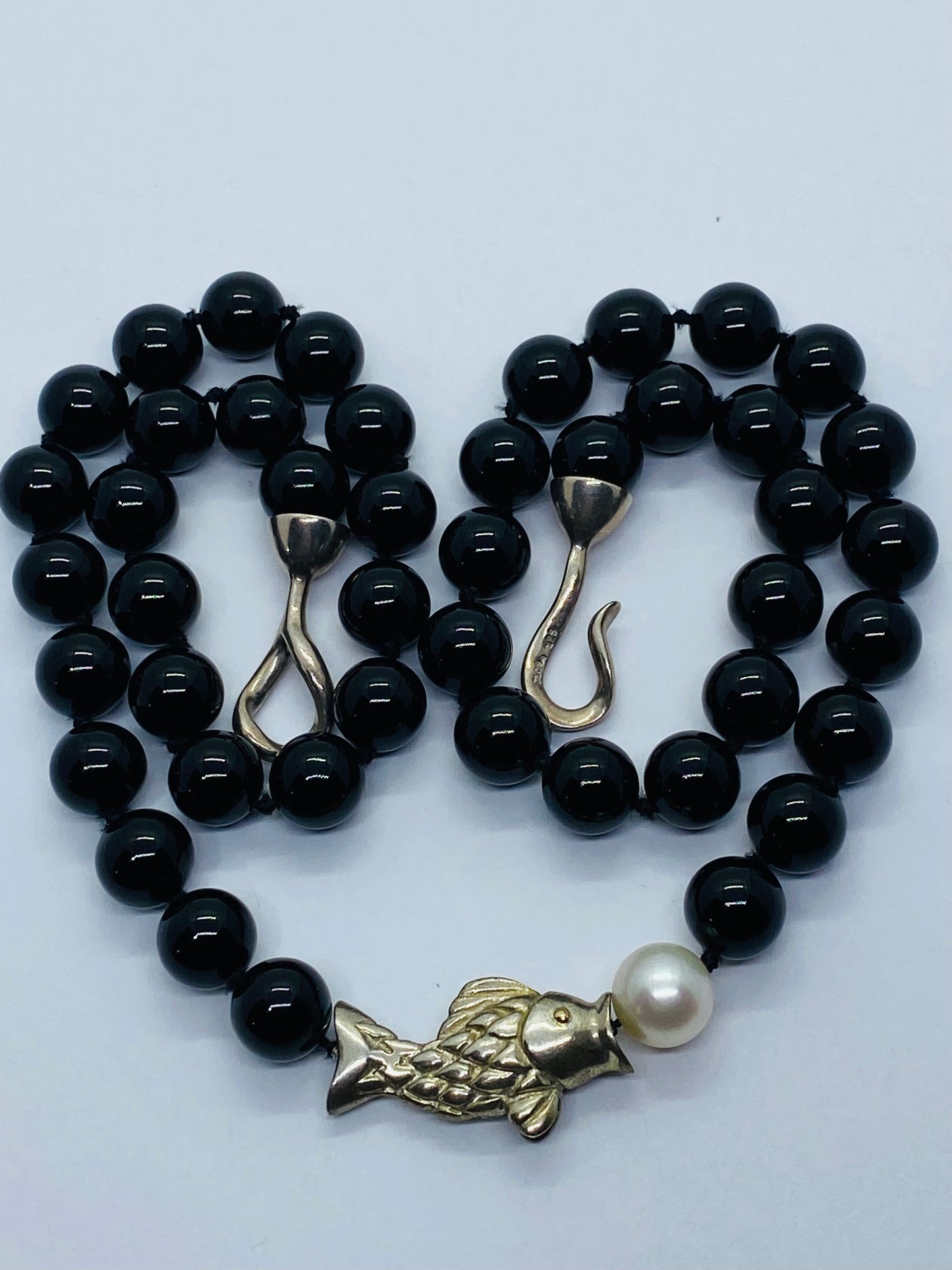 TIFFANY & CO PEARL ONYX BEAD FISH NECKLACE STERLING SILVER SIGNED POUCH BOX