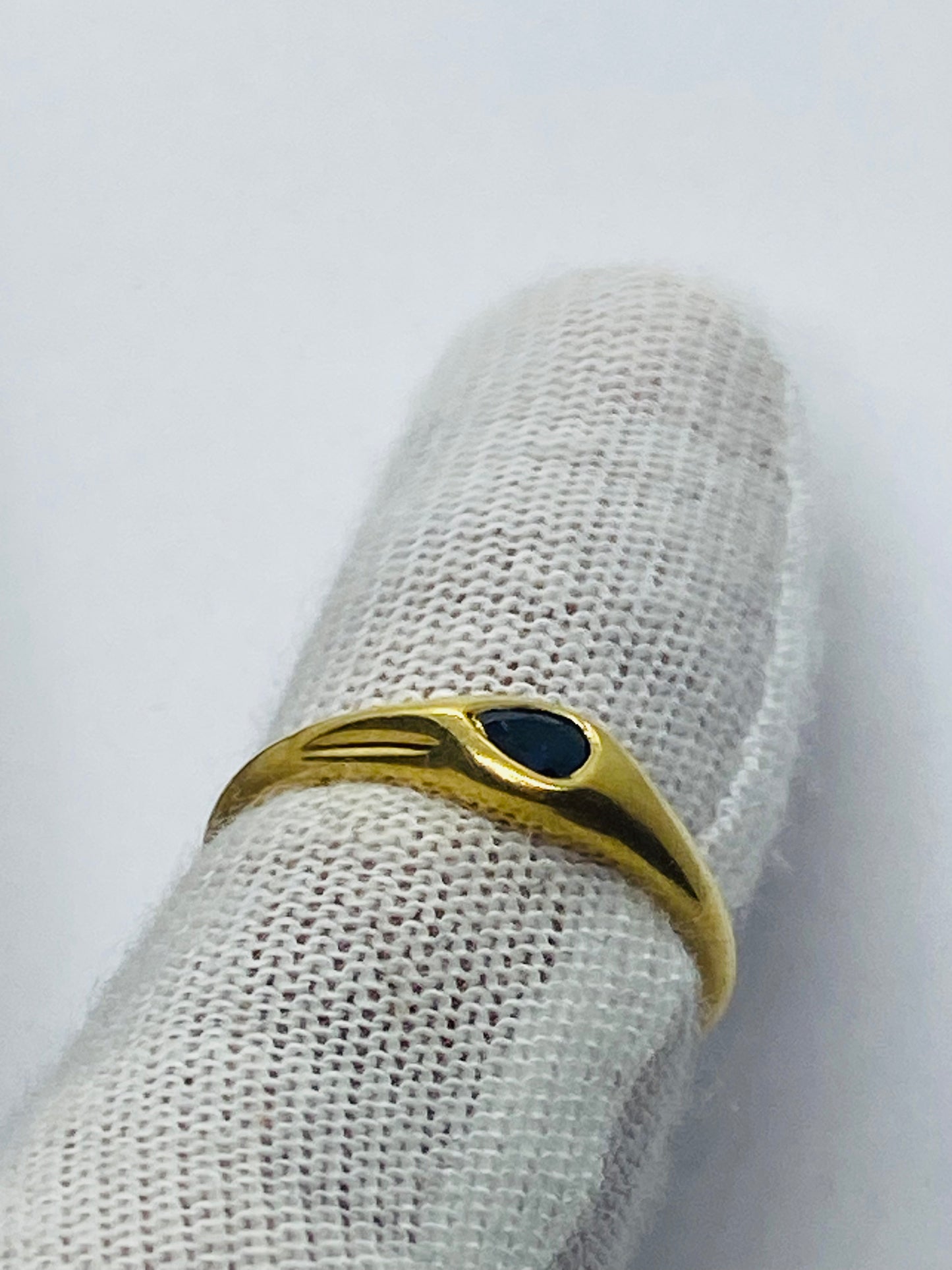 TIFFANY & CO. Blue Pear Shape Sapphire 18k Yellow Gold Authentic Size 4