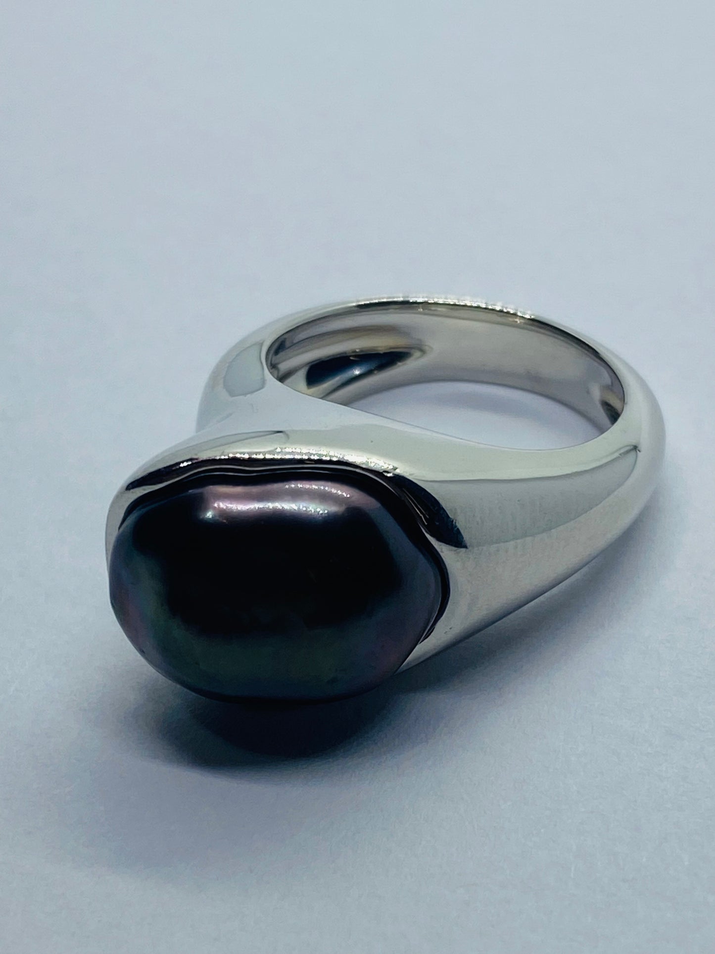 TIFFANY & CO ELSA PERETTI DARK GREY PEARL PLATINUM, Size 6, 23 Grams RARE 80’s