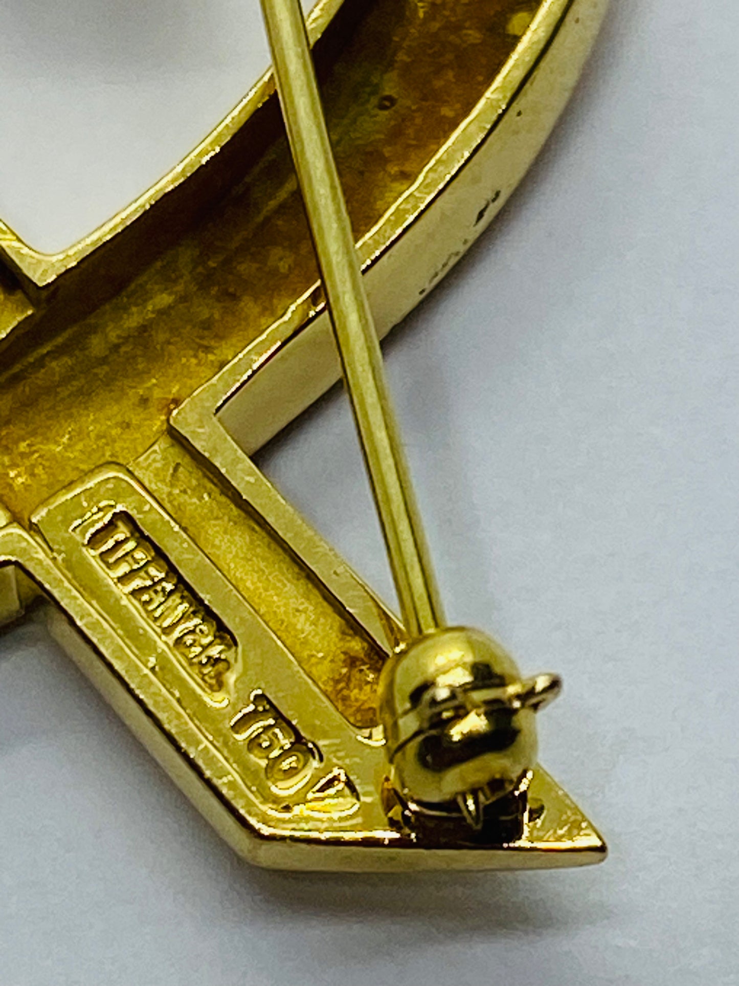 Tiffany & Co Paloma Picasso 18K Yellow Gold Loving Heart Brooch Pin Large 1.25"